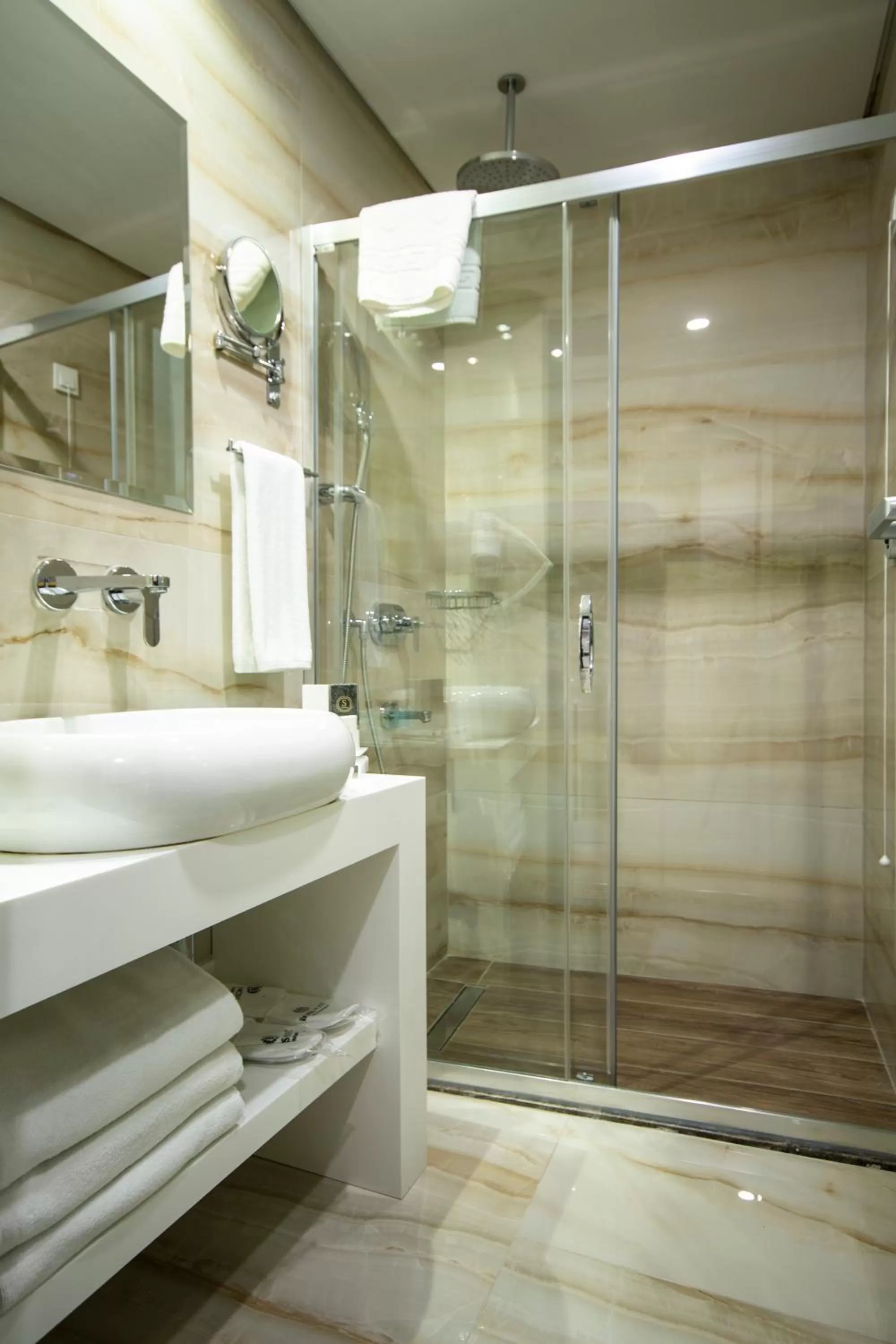 Shower in Boss Hotel Sultanahmet