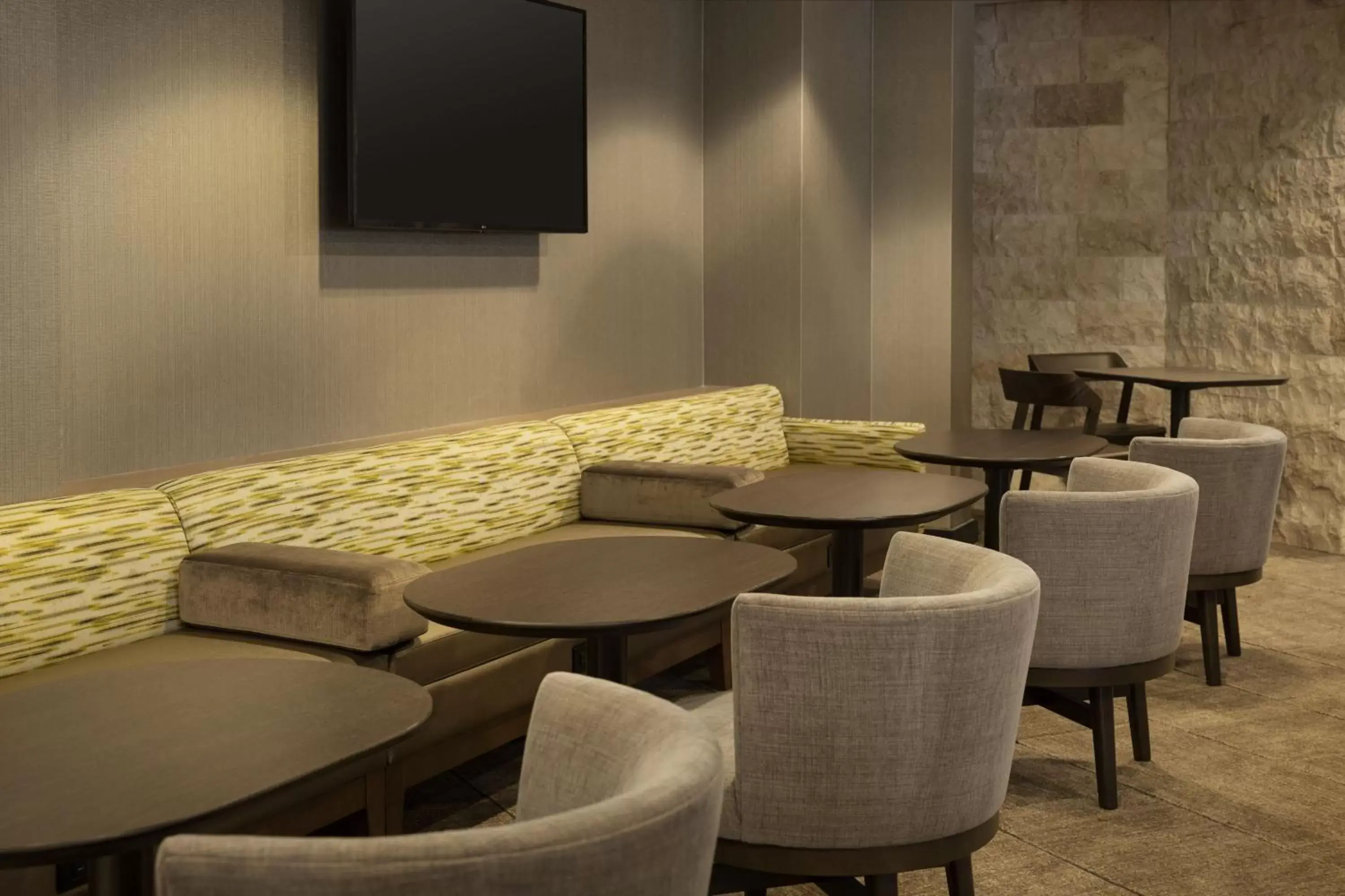 Lobby or reception, Lounge/Bar in SpringHill Suites Fort Worth University