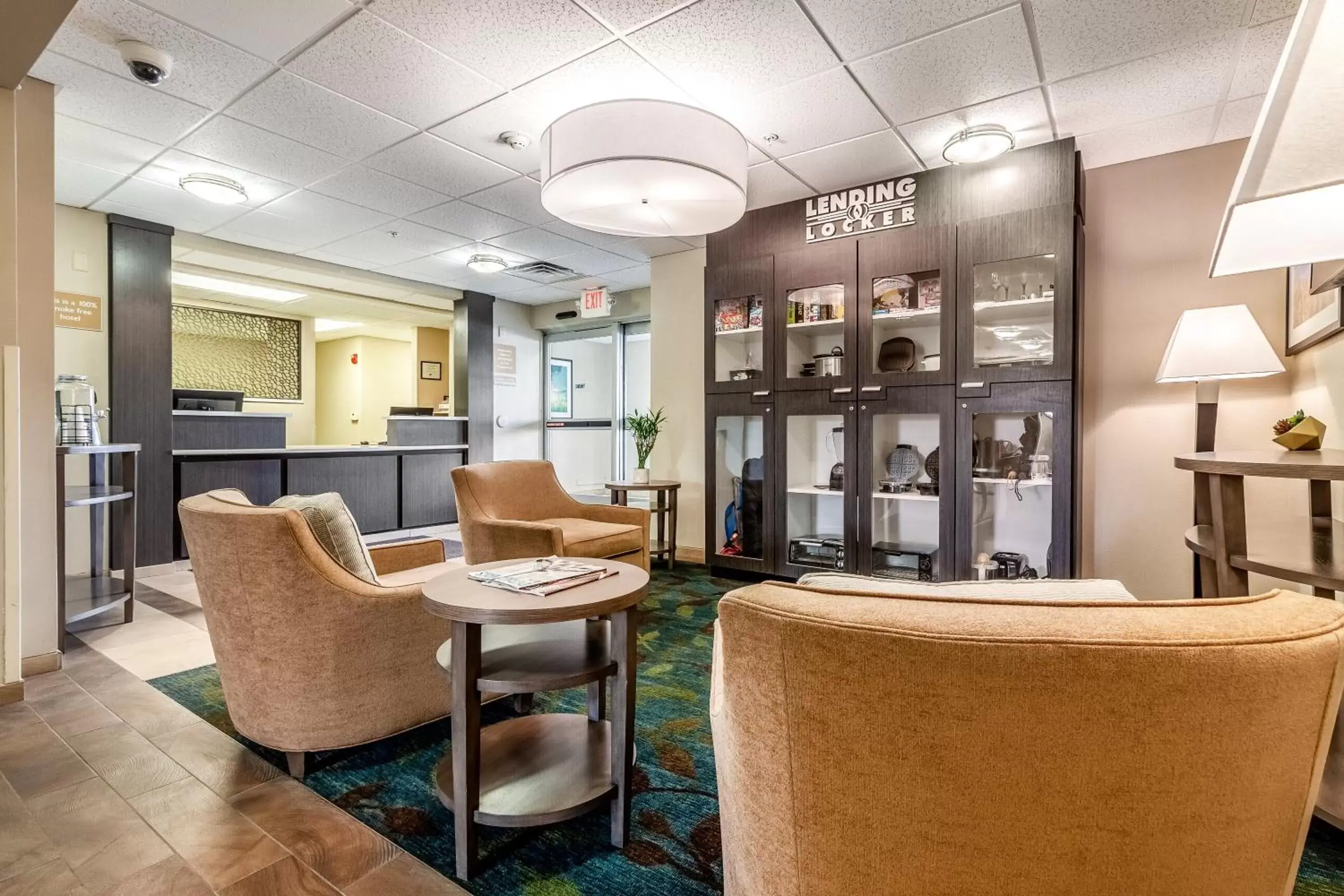 Property building, Lounge/Bar in Candlewood Suites Lincoln, an IHG Hotel