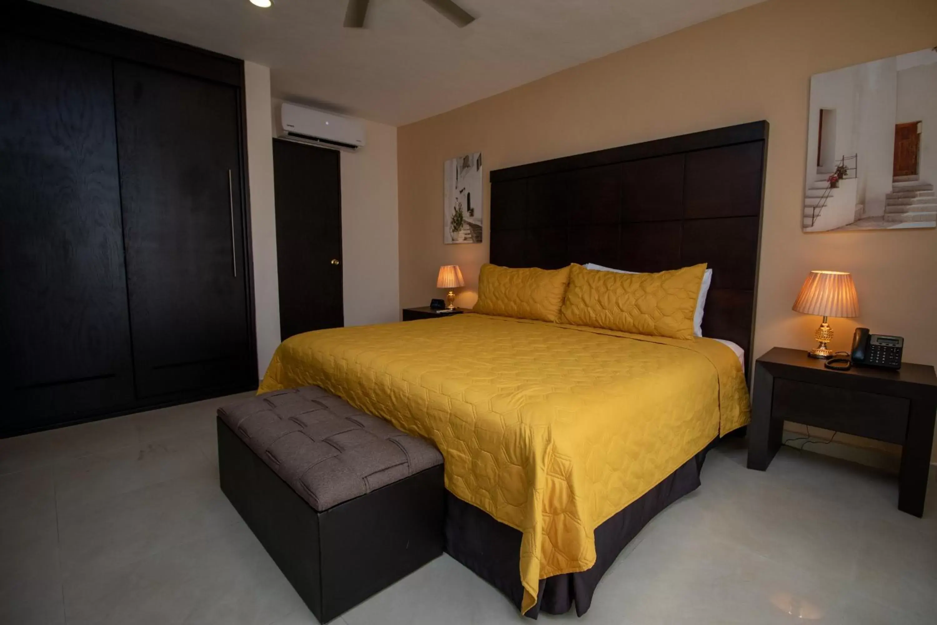 Photo of the whole room, Bed in Hotel Villas Segovia Suites Playa del Carmen