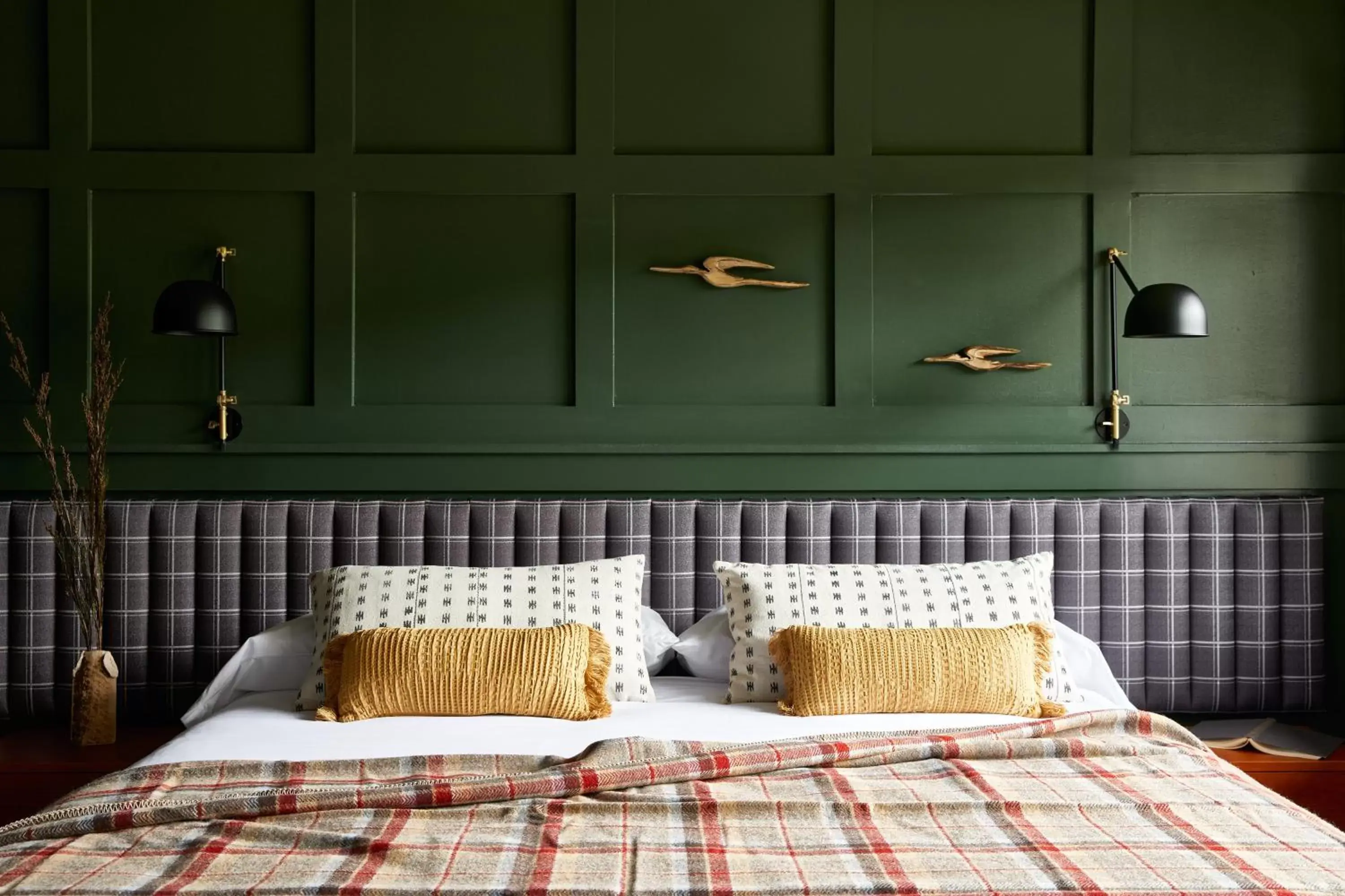 Bed in Hunter Lodge, a Bluebird by Lark Bed in Hunter Lodge, a Bluebird by Lark