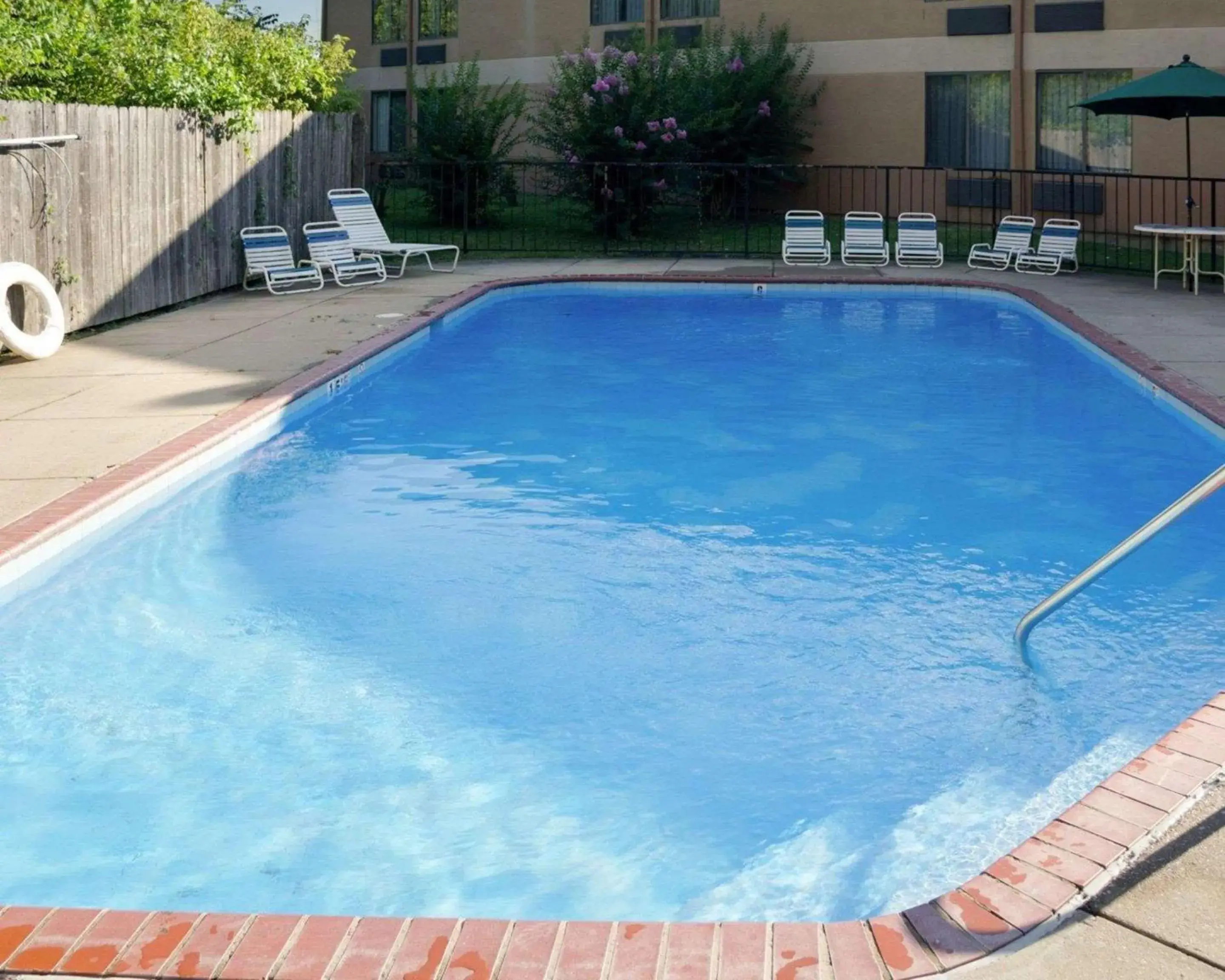 On site, Swimming Pool in Econo Lodge Yazoo City