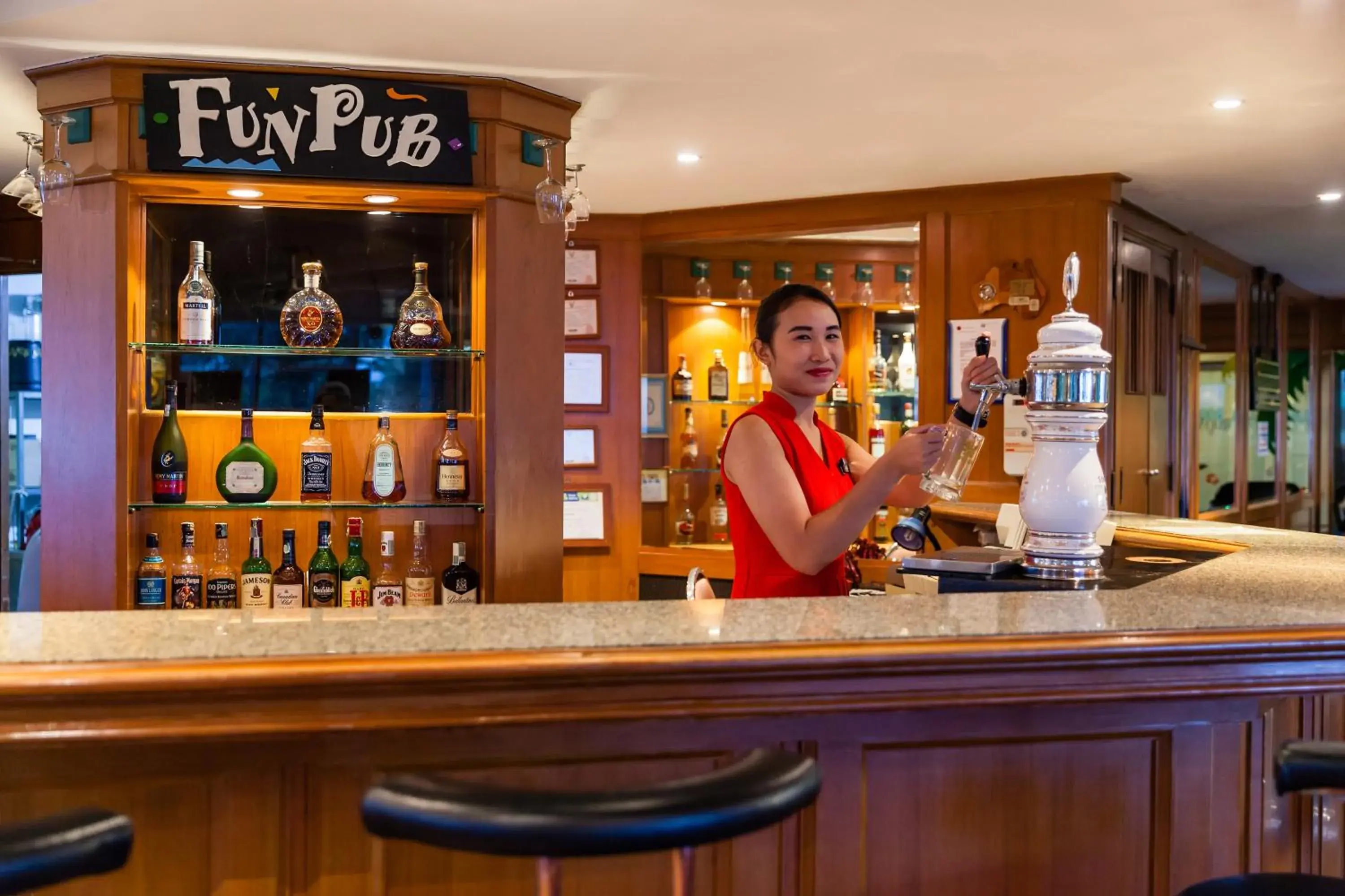Lounge or bar, Lounge/Bar in Cholchan Pattaya Beach Resort - SHA Extra Plus