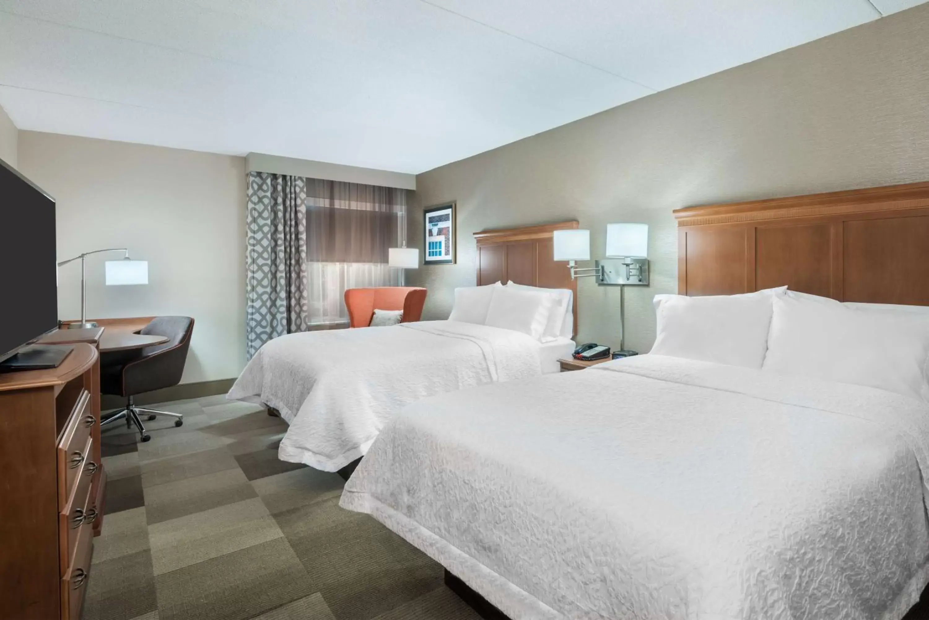 Bed in Hampton Inn Danbury Bed in Hampton Inn Danbury