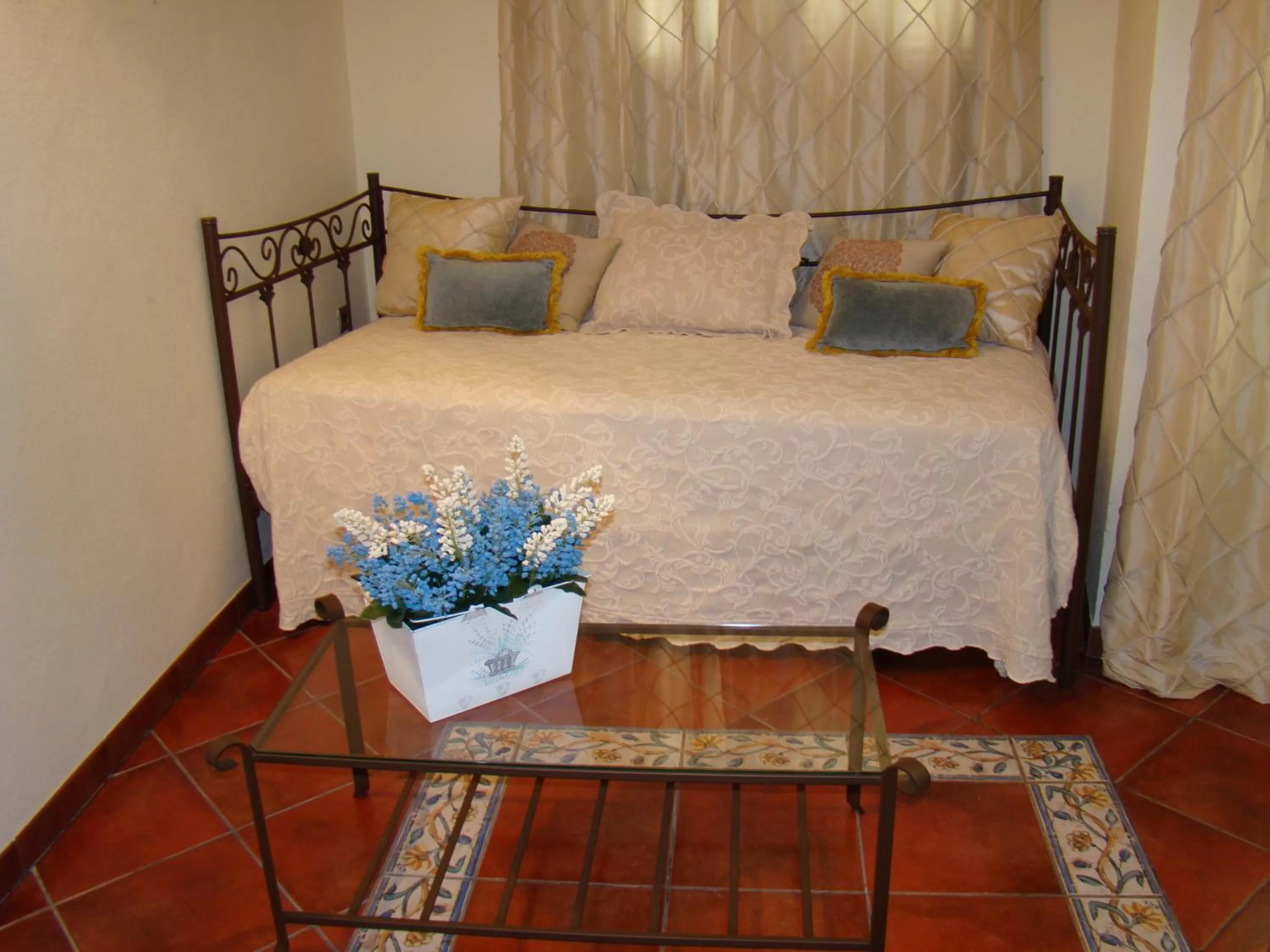 Photo of the whole room, Bed in Escua