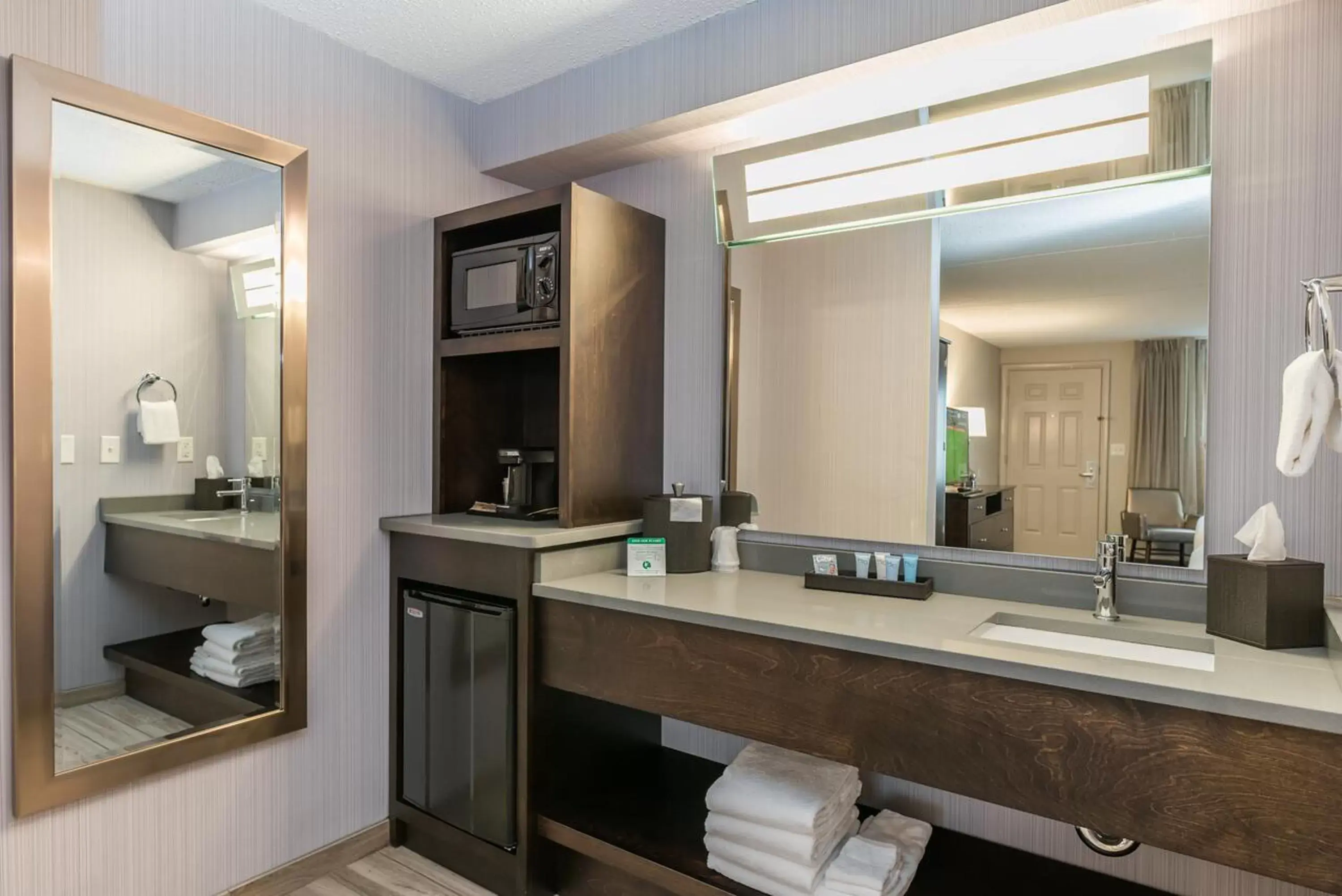 Shower, Bathroom in Rockport Inn and Suites