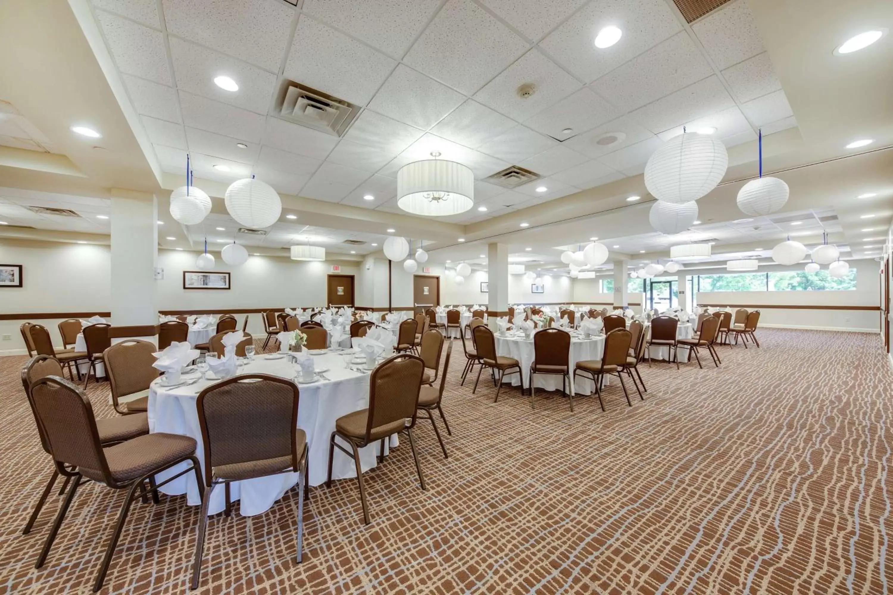 Meeting/conference room, Restaurant/Places to Eat in DoubleTree by Hilton Binghamton