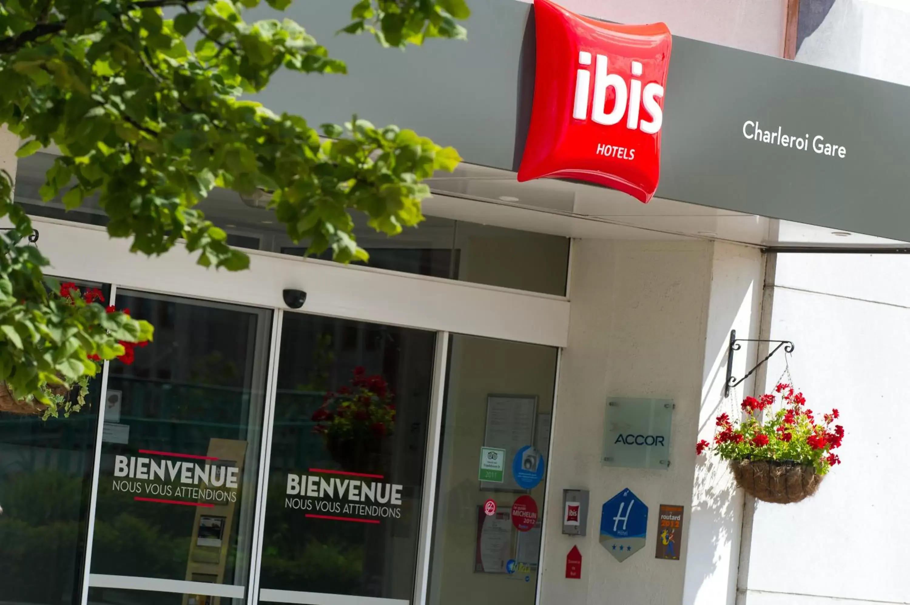 Facade/entrance, Property Logo/Sign in ibis Charleroi Centre Gare