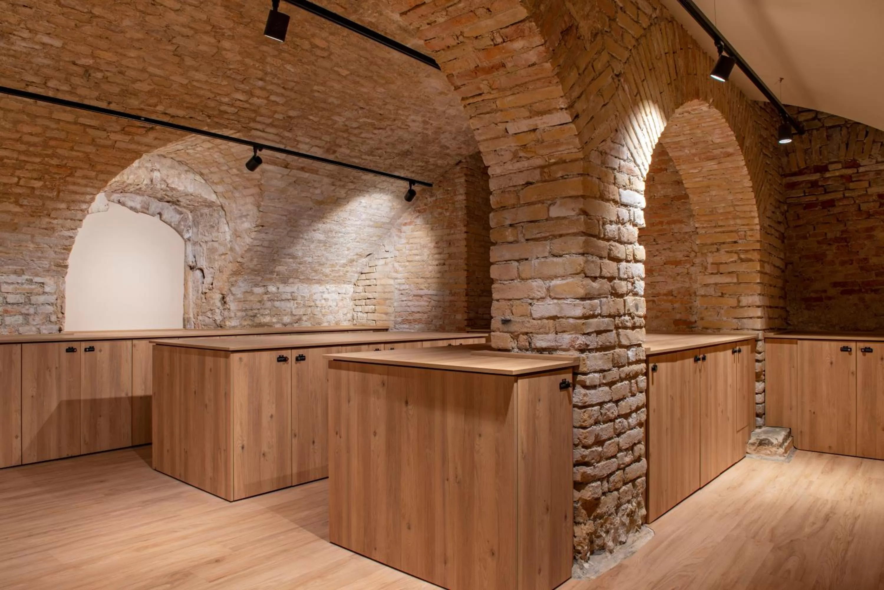 storage in Hôtel LÉONOR the place to live