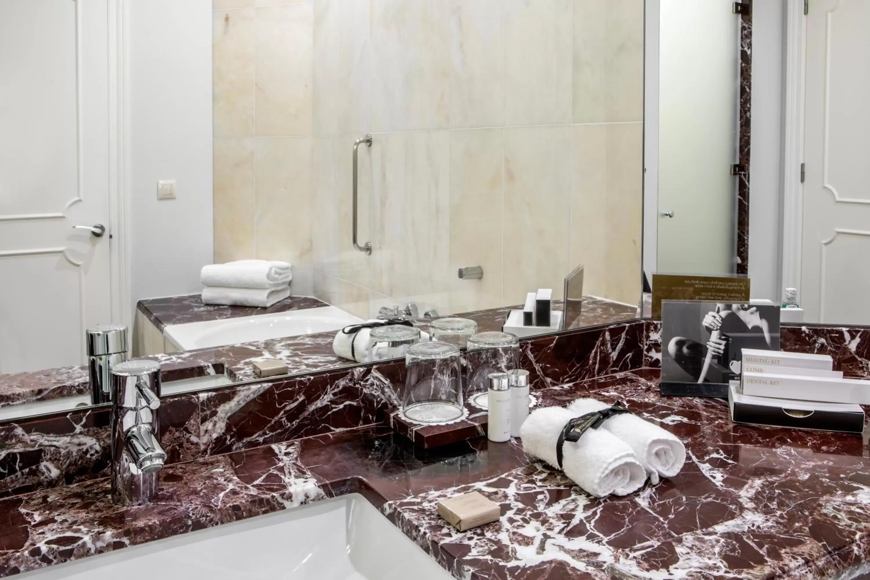 Junior King Suite in InterContinental Porto - Palacio das Cardosas by IHG Junior King Suite in InterContinental Porto - Palacio das Cardosas by IHG