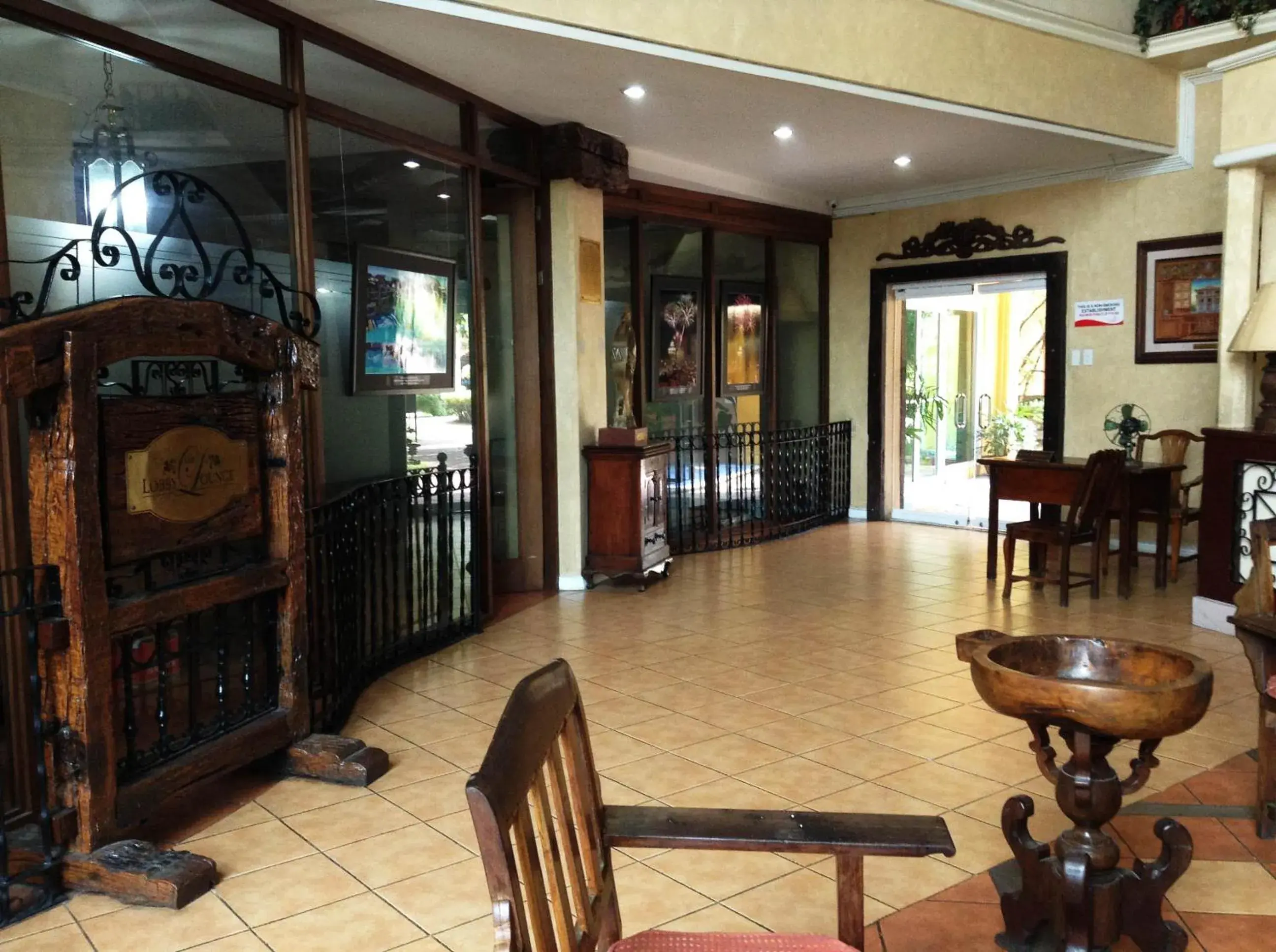 Lobby or reception, Restaurant/Places to Eat in Crown Regency Residences Davao