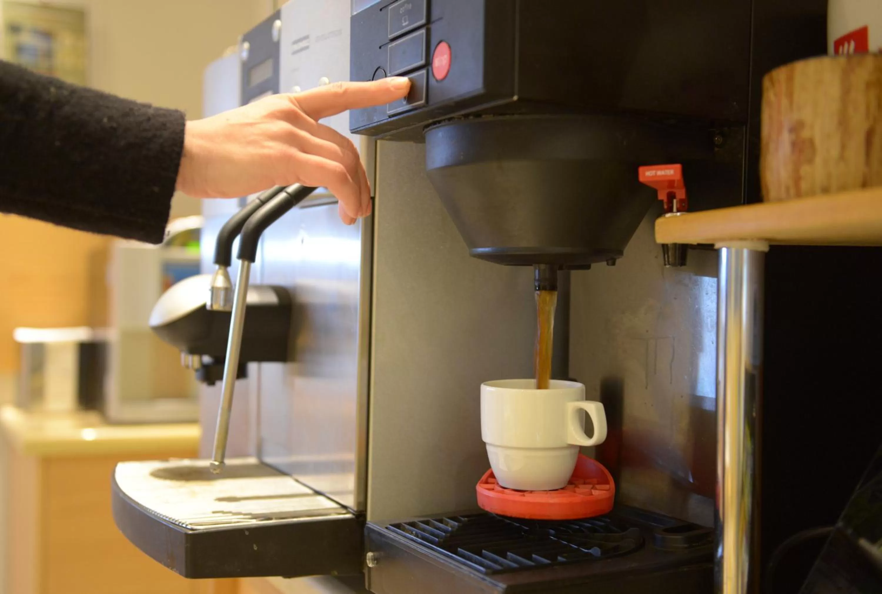 Coffee/tea facilities in Kastro Hotel