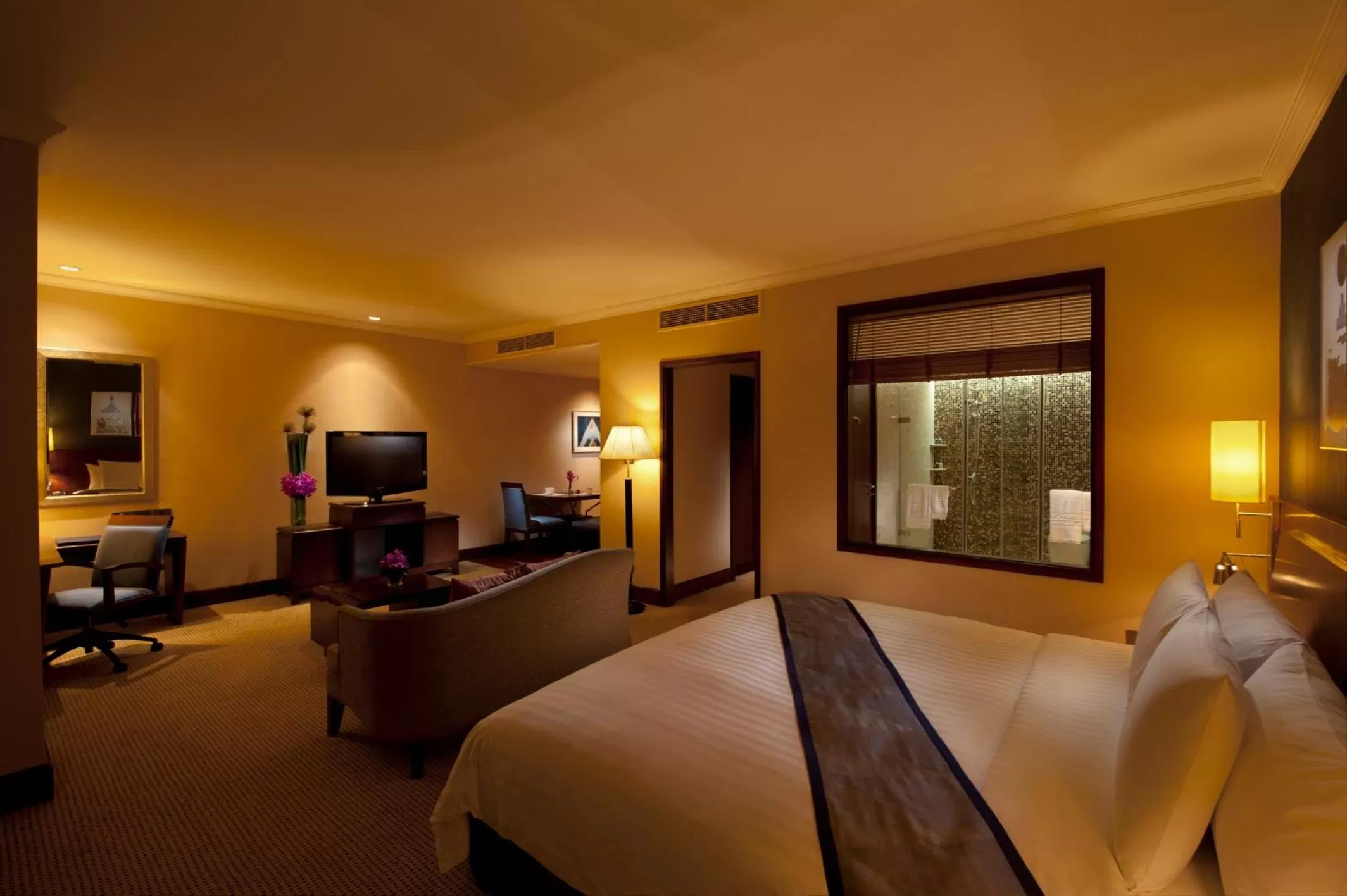 Bed in Hyatt Regency Bangkok Suvarnabhumi Airport