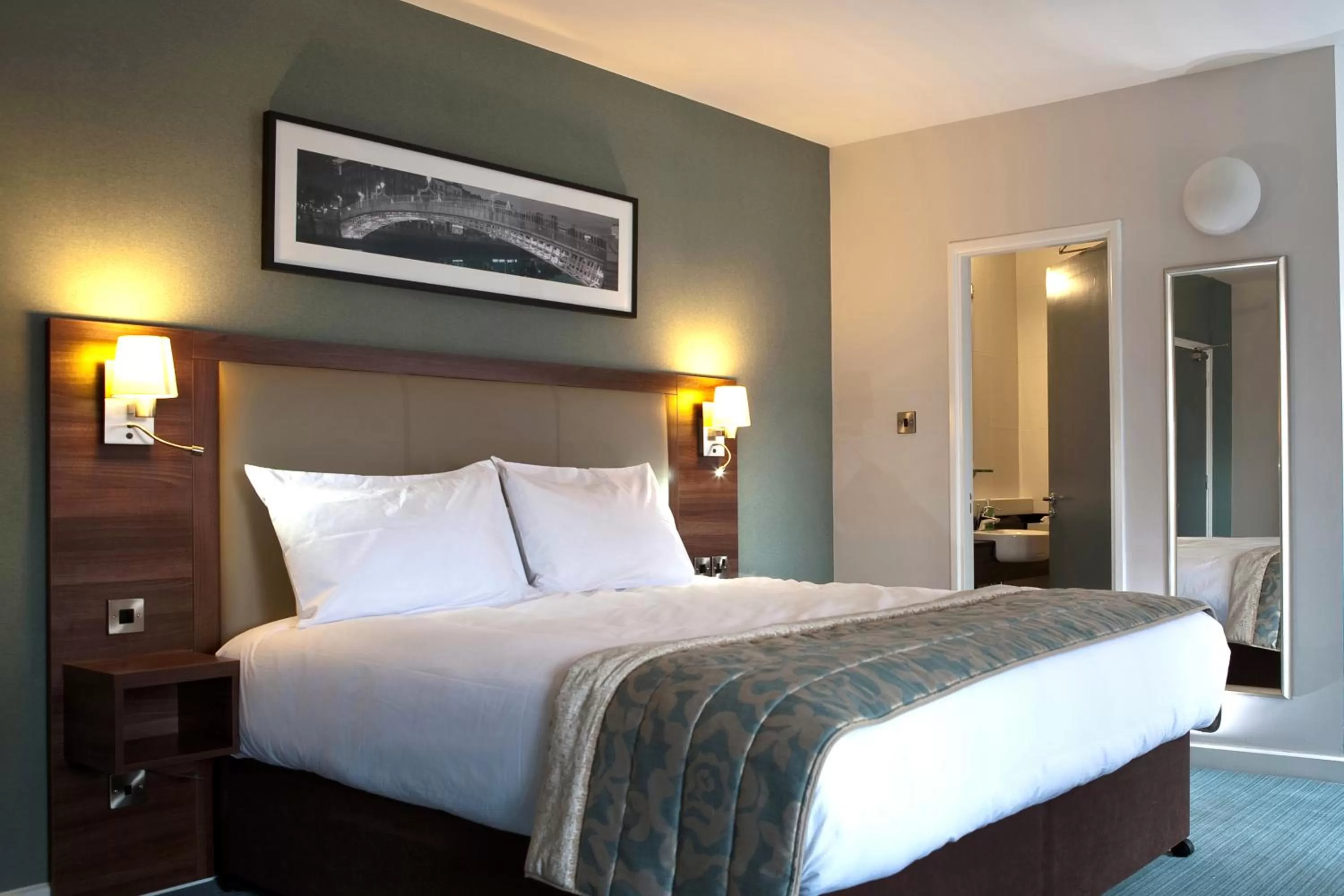 Executive King Room in Leonardo Hotel Milton Keynes