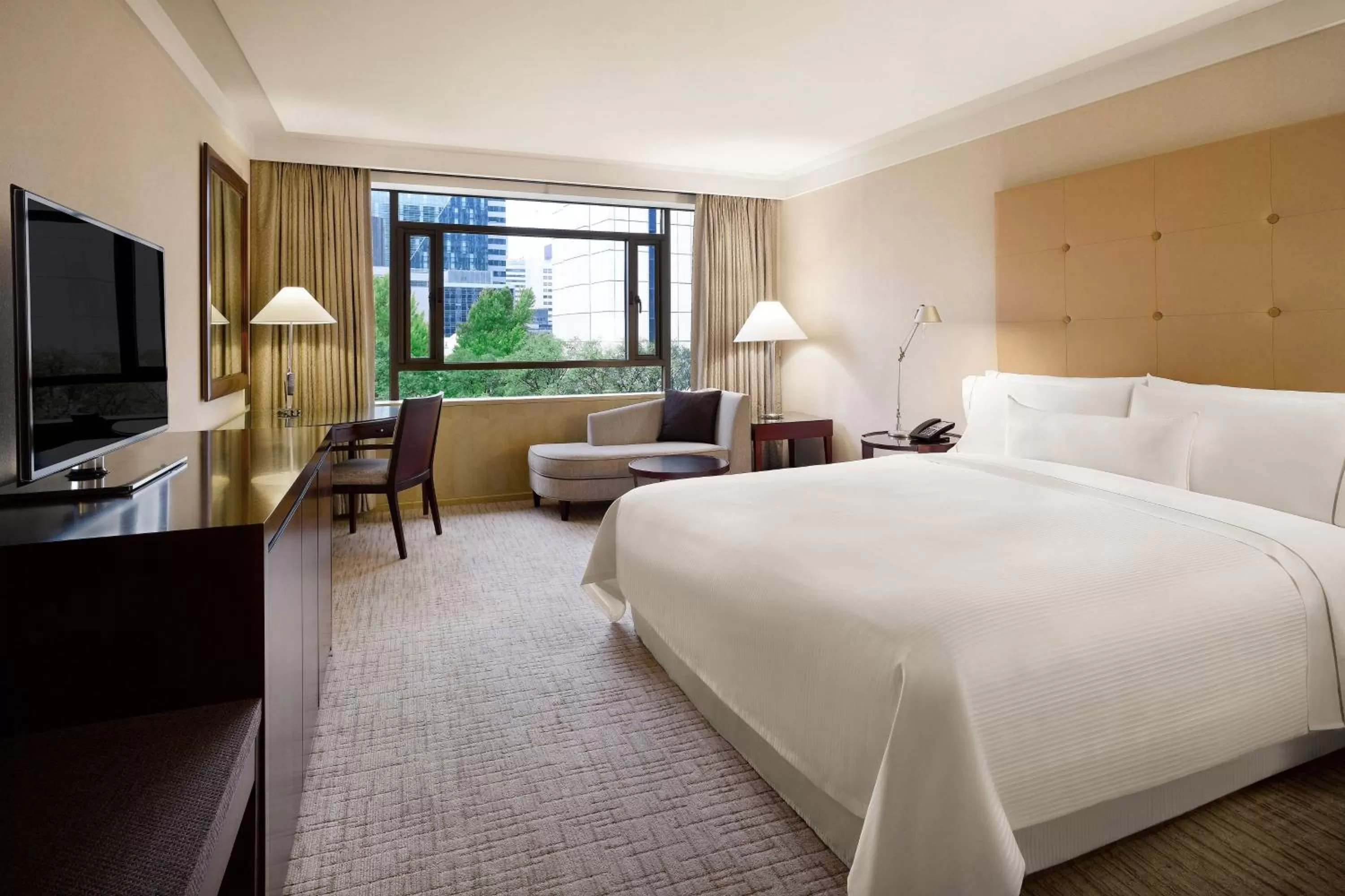 Photo of the whole room, Bed in Westin Josun Seoul Hotel