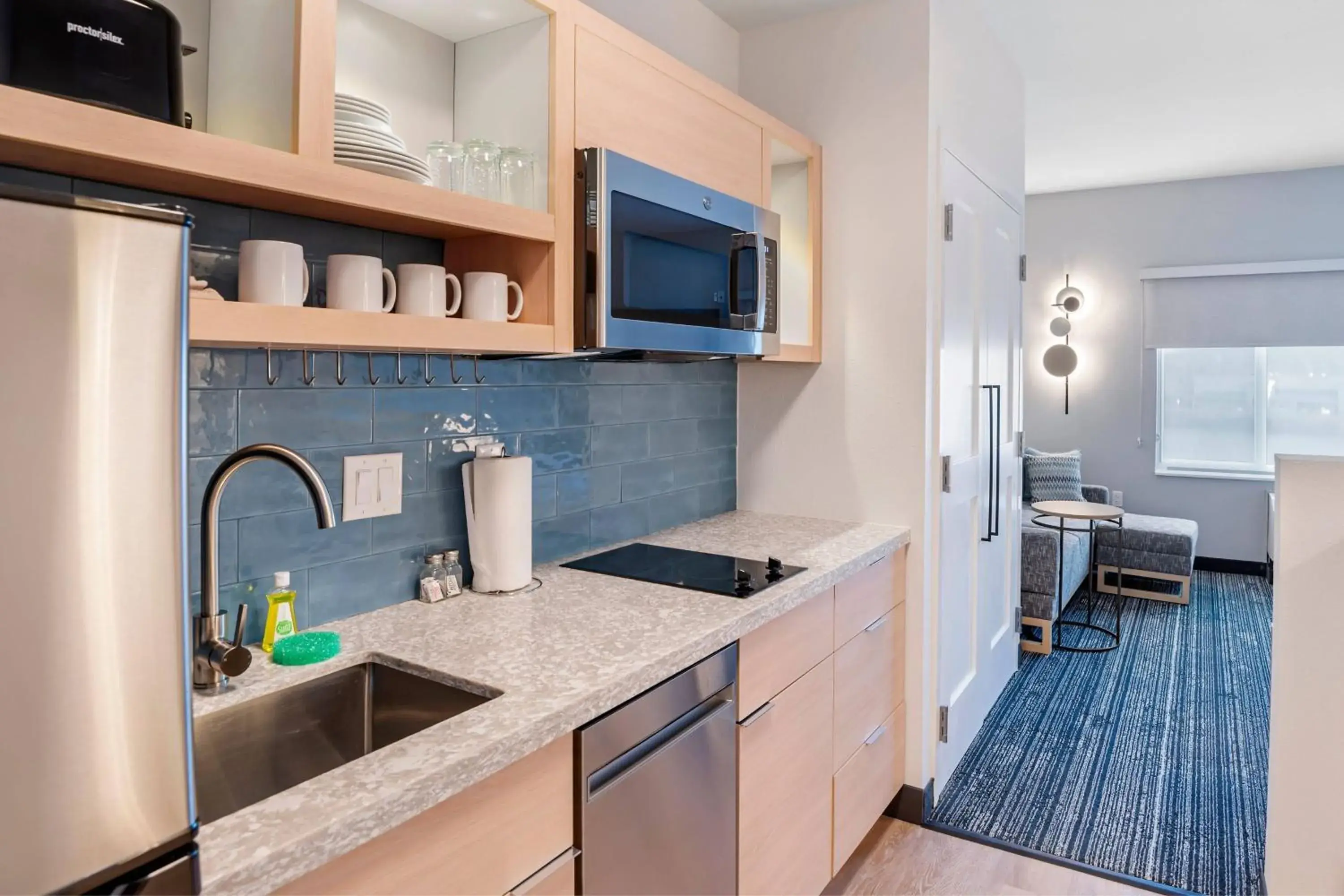 Photo of the whole room, Kitchen/Kitchenette in TownePlace Suites by Marriott Richmond Colonial Heights