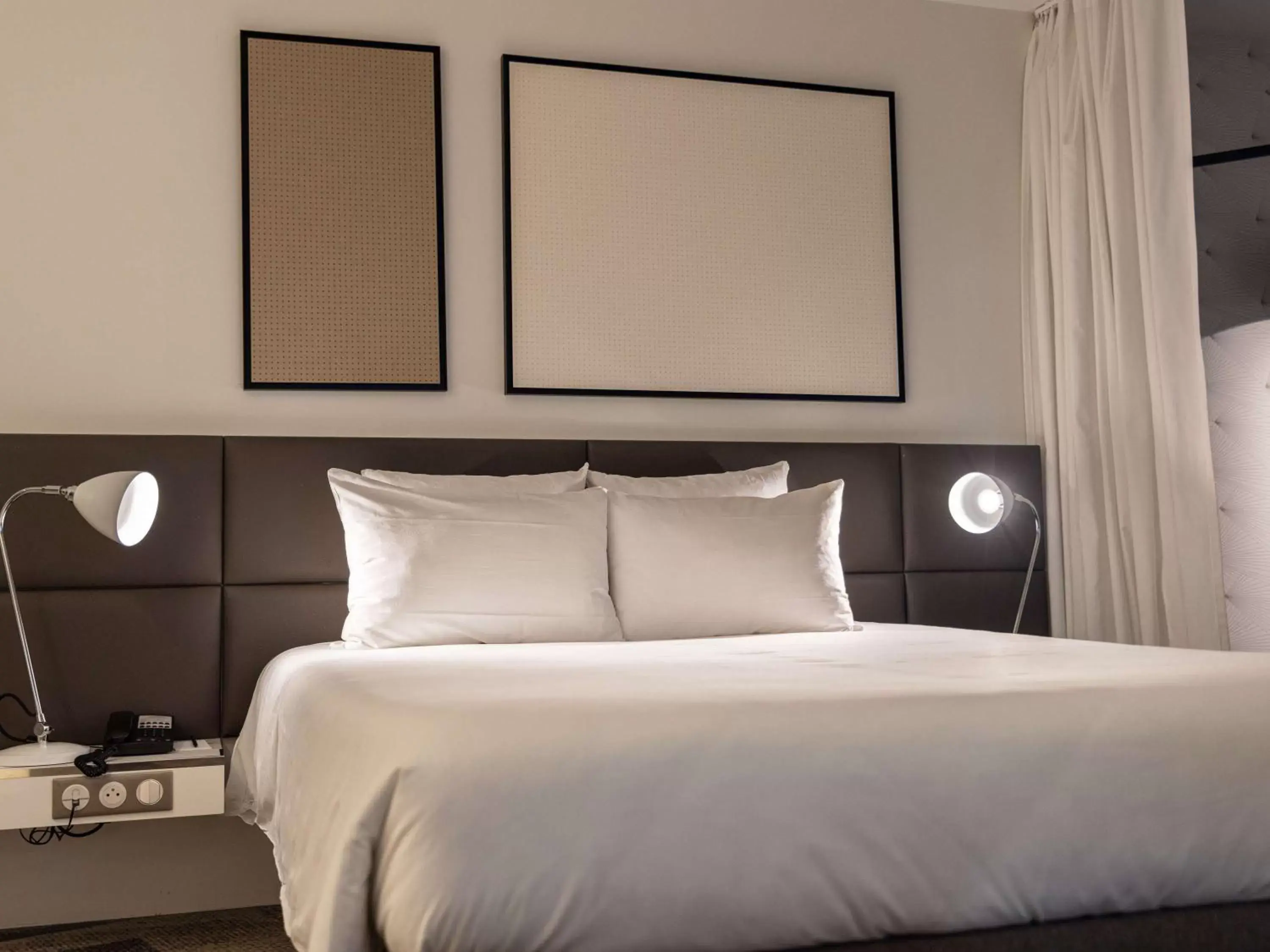 Bedroom, Bed in Novotel Suites Paris Expo Porte de Versailles
