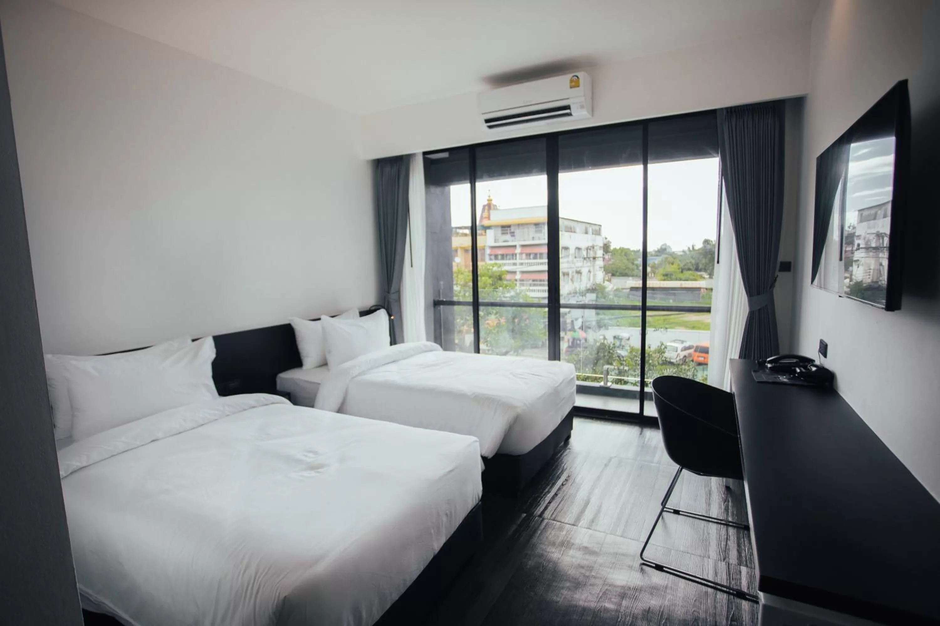 Superior Twin Room in DUM Hotel - Si Phum