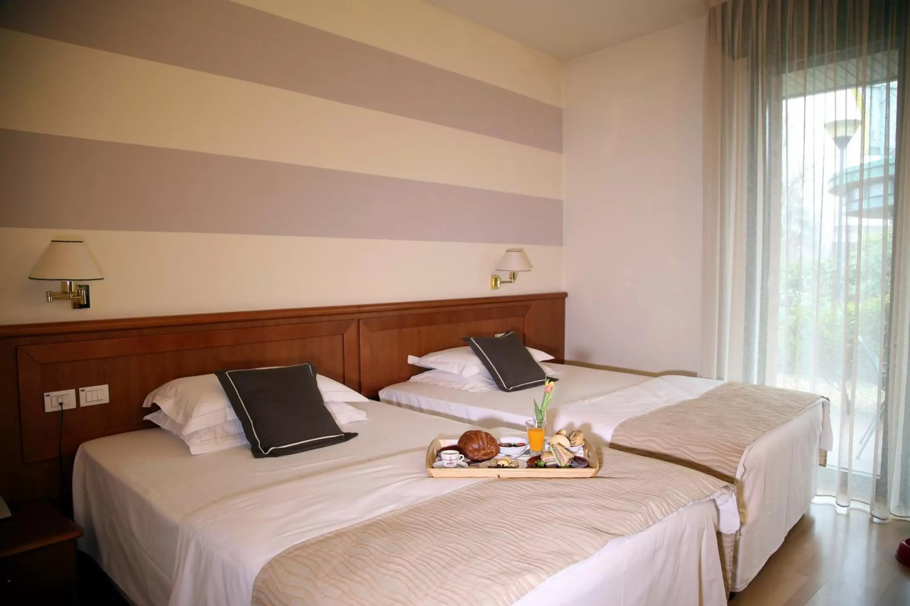 Food and drinks, Bed in Phi Hotel Emilia