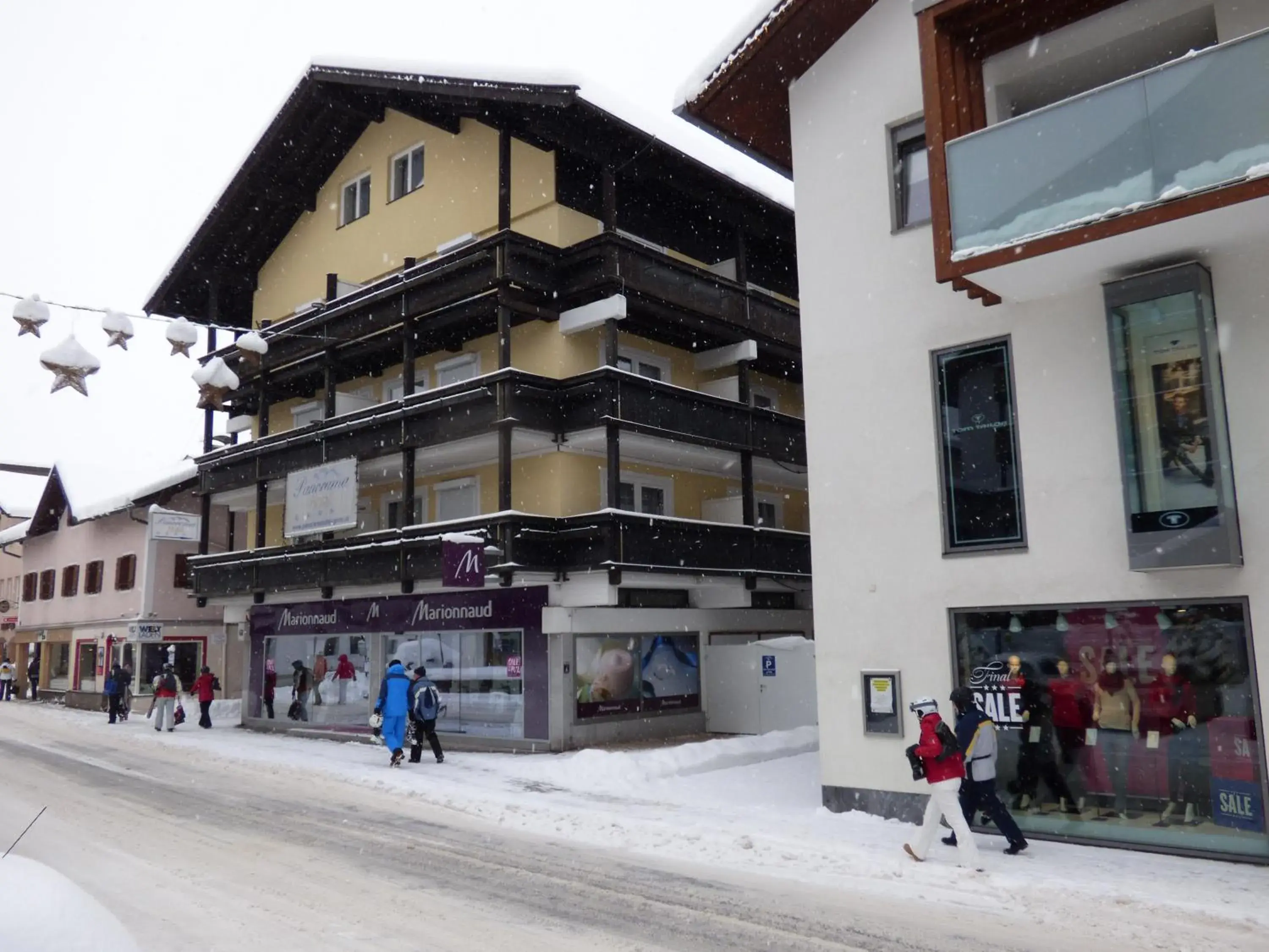 Property building, Winter in Panoramahotel