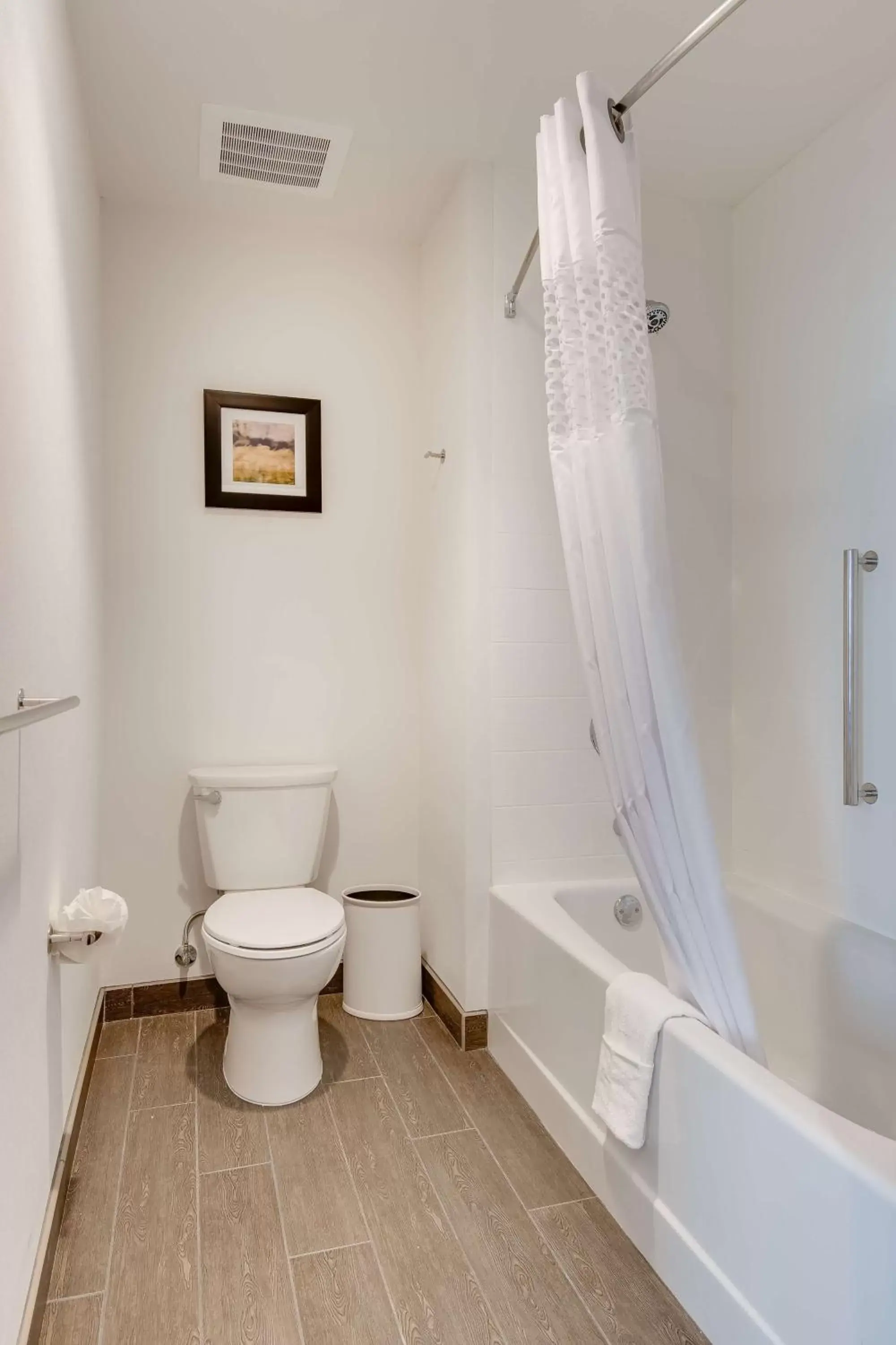 Bathroom in Hampton Inn & Suites Los Angeles - Glendale