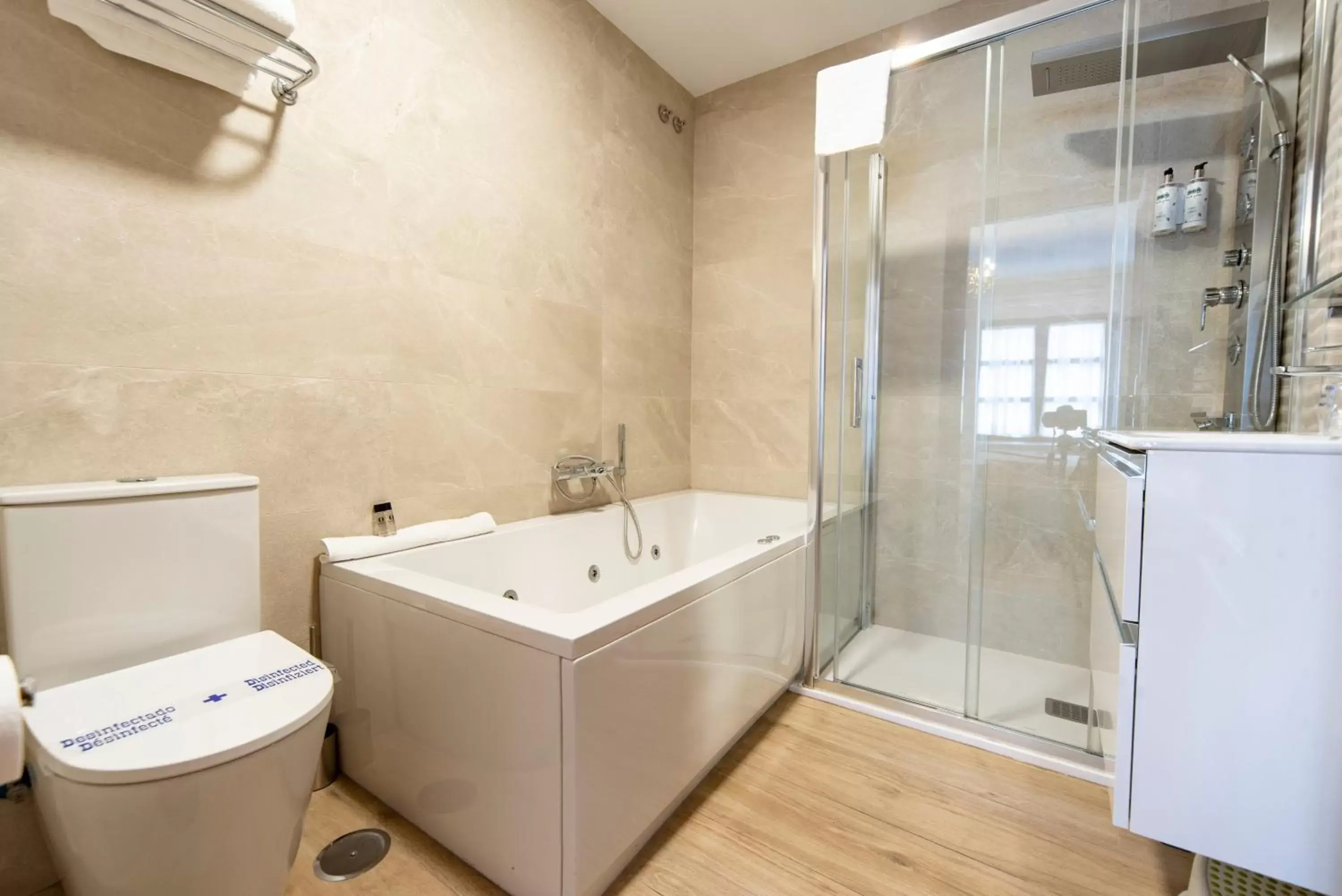 Bathroom in Infanta Isabel by Recordis Hotels