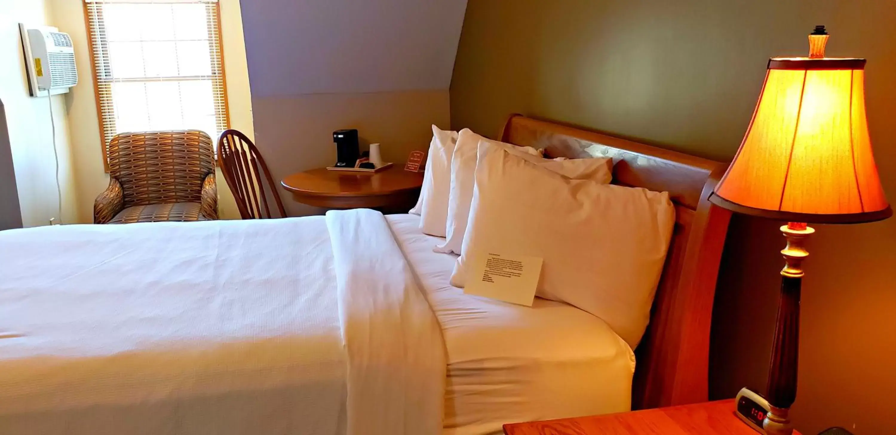 Carriage House Queen Room #4 in Berlin Heritage Inn Carriage House Queen Room #4 in Berlin Heritage Inn