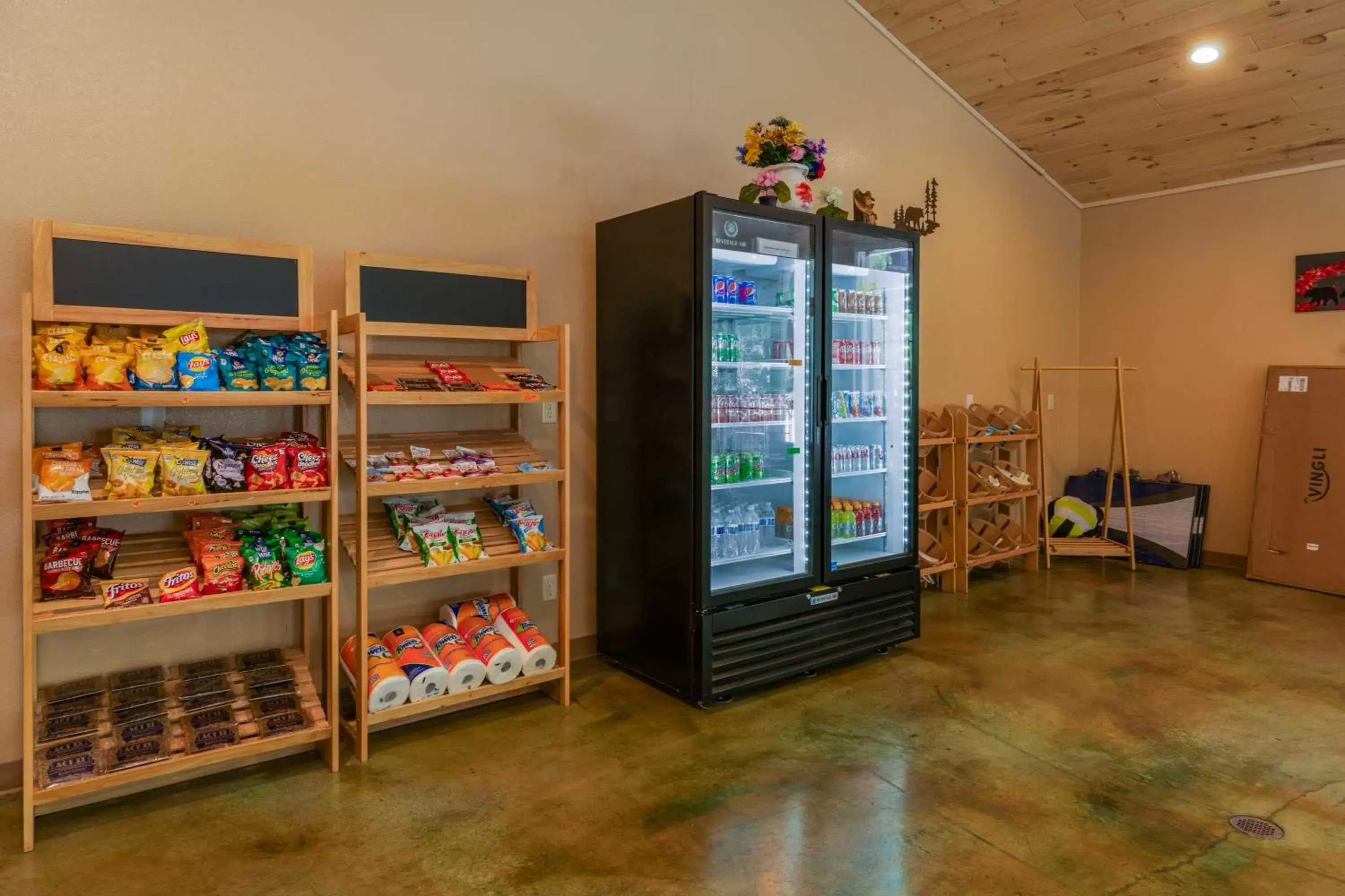 vending machine, Supermarket/Shops in Carr's Northside Hotel and Cottages