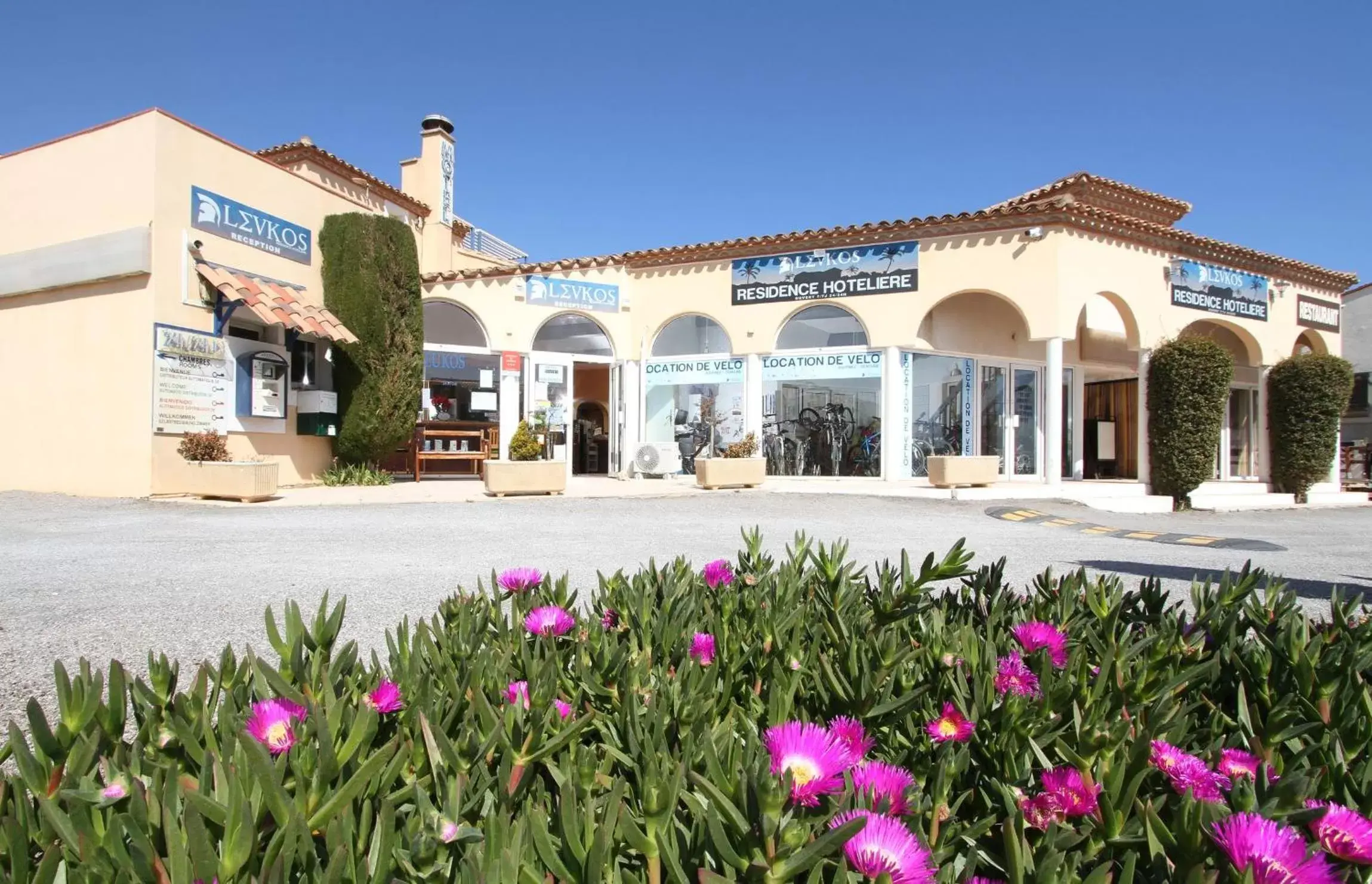 Facade/entrance, Property Building in Hôtel Le Leukos