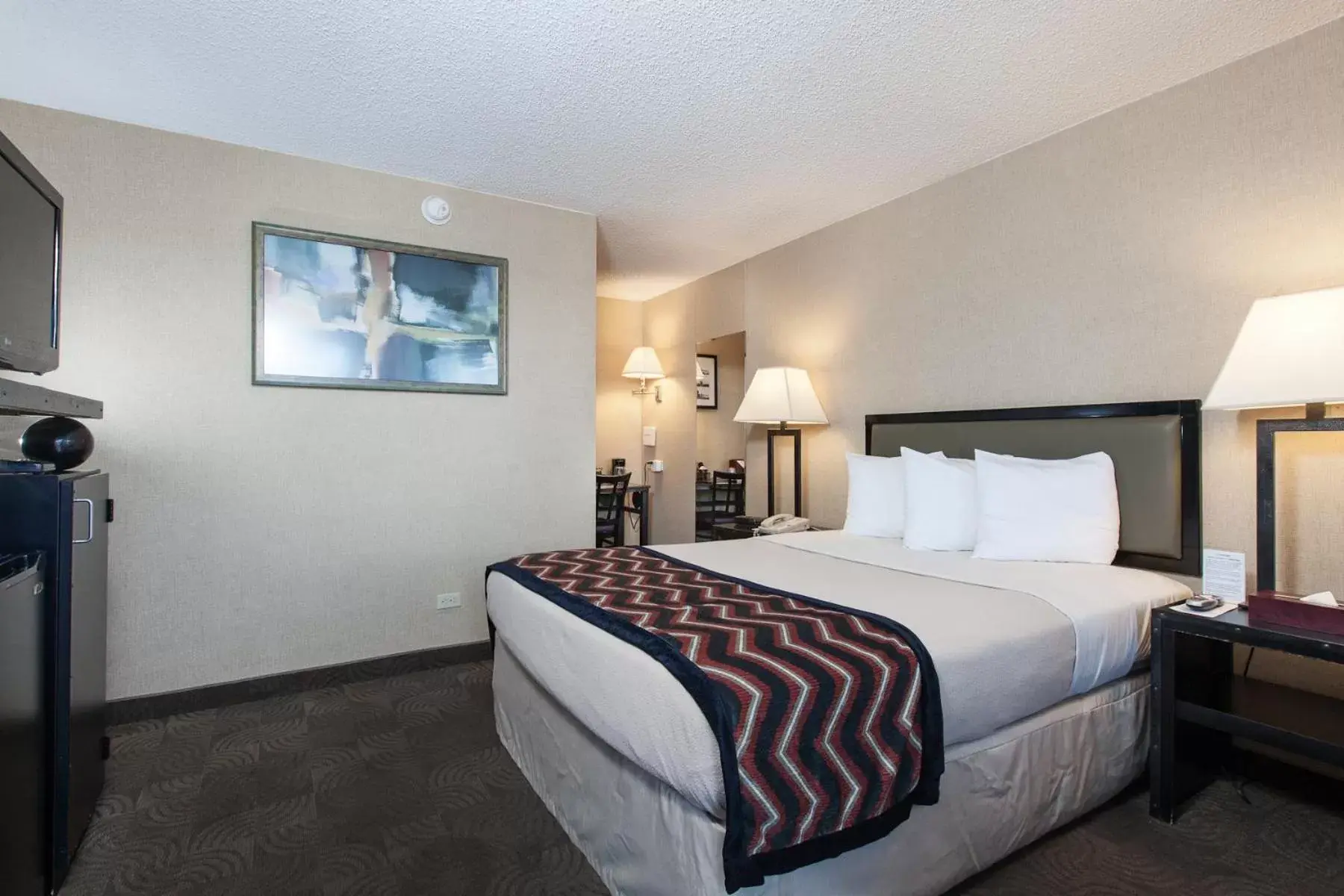 Bed in Carlton Inn Midway Bed in Carlton Inn Midway