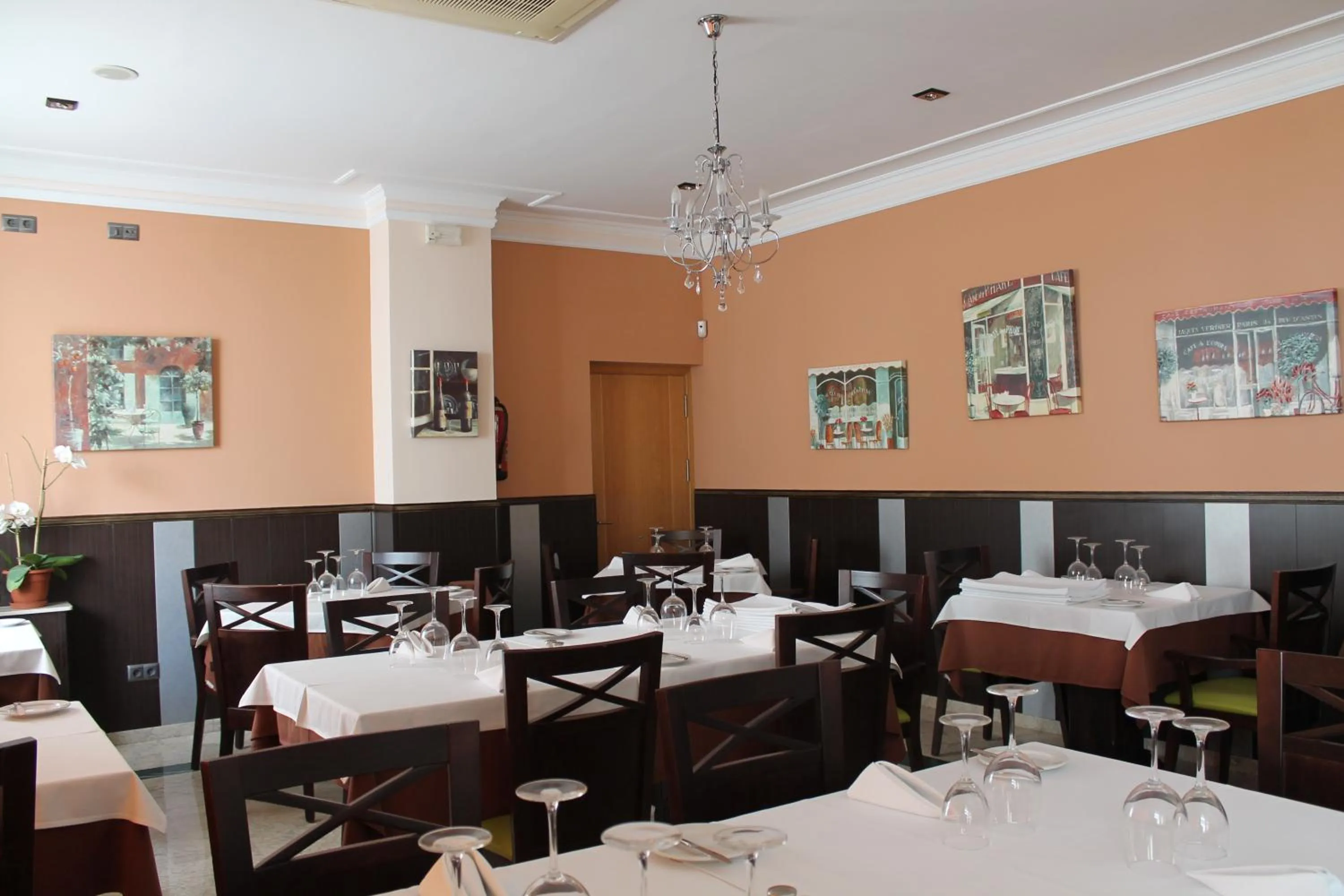 Restaurant/places to eat in Apartamentos Turísticos Plaza del Olvido