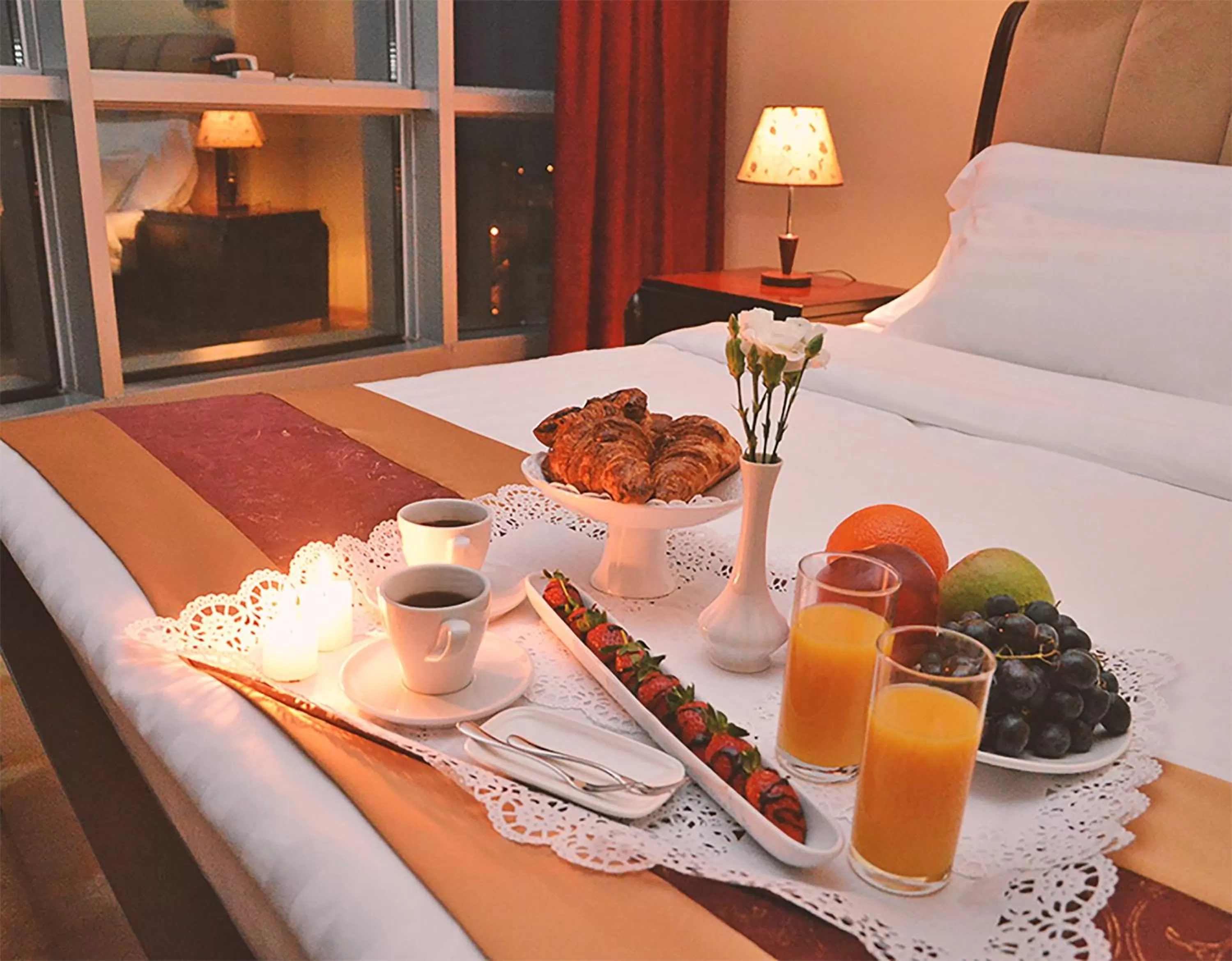 Food, Bed in Hotel Aisi