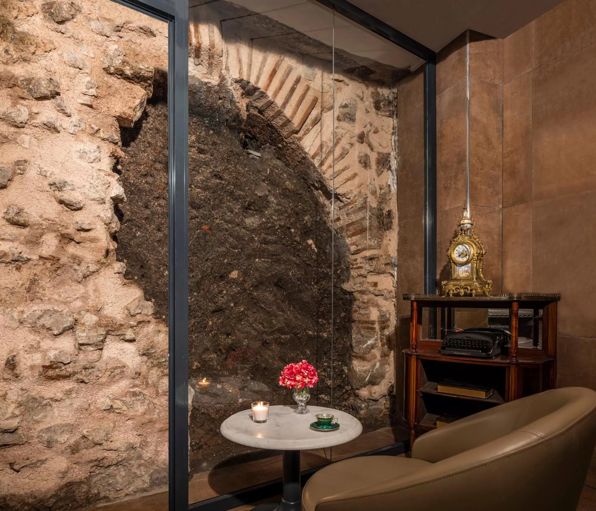 Property building in Marius Hotel