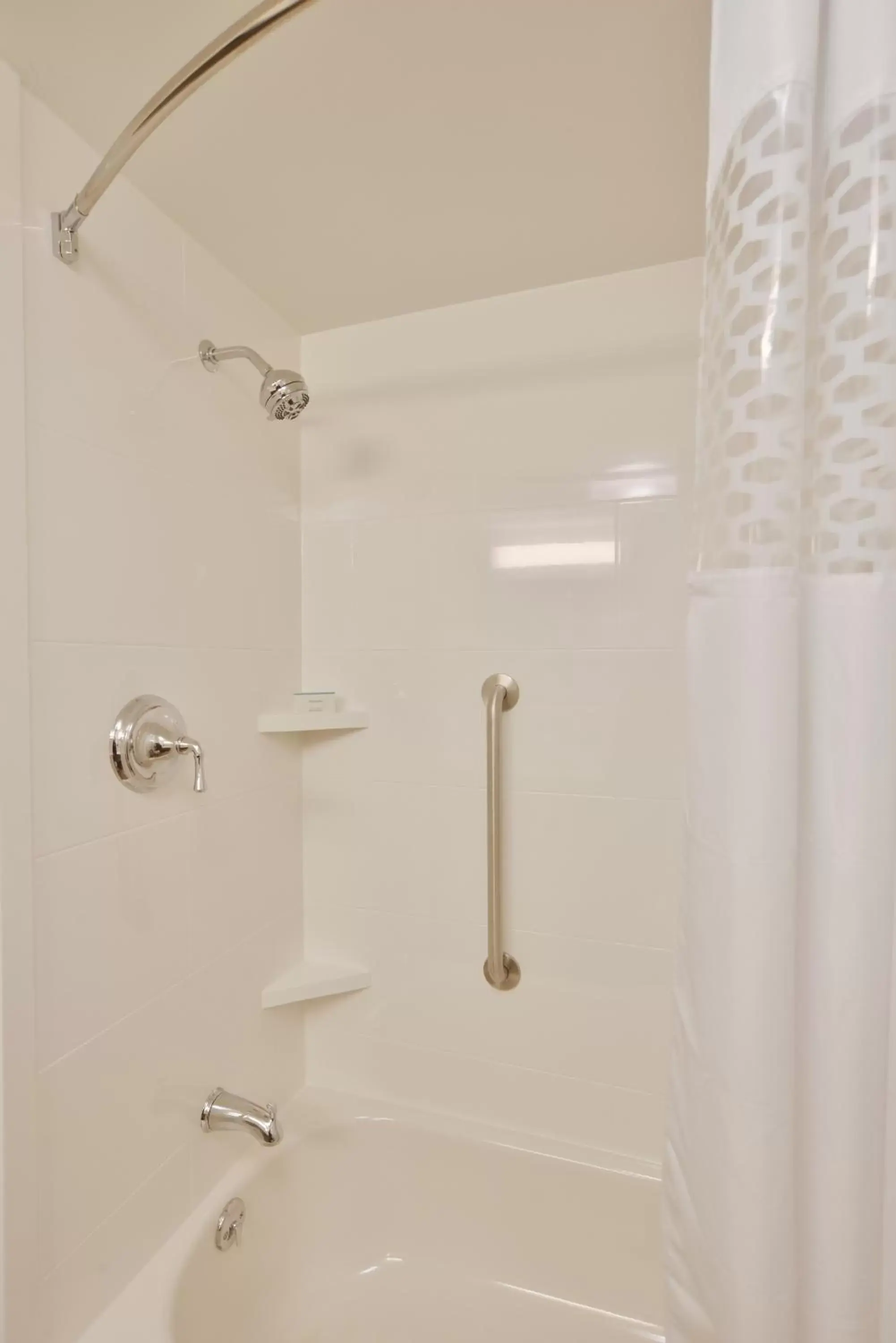 Shower, Bathroom in Hampton Inn & Suites Chippewa Falls