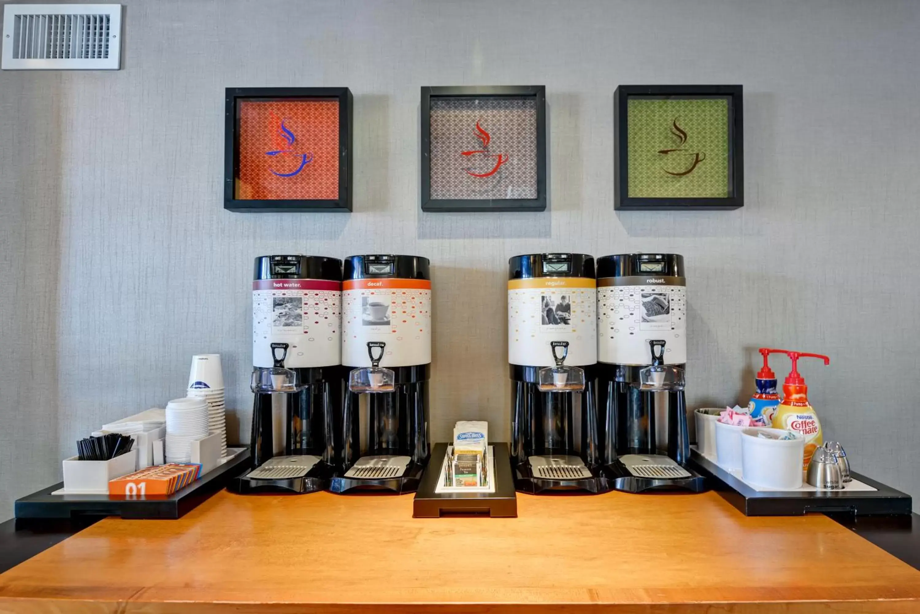 Non alcoholic drinks, Coffee/Tea Facilities in Hampton Inn Columbia-I-26 Airport