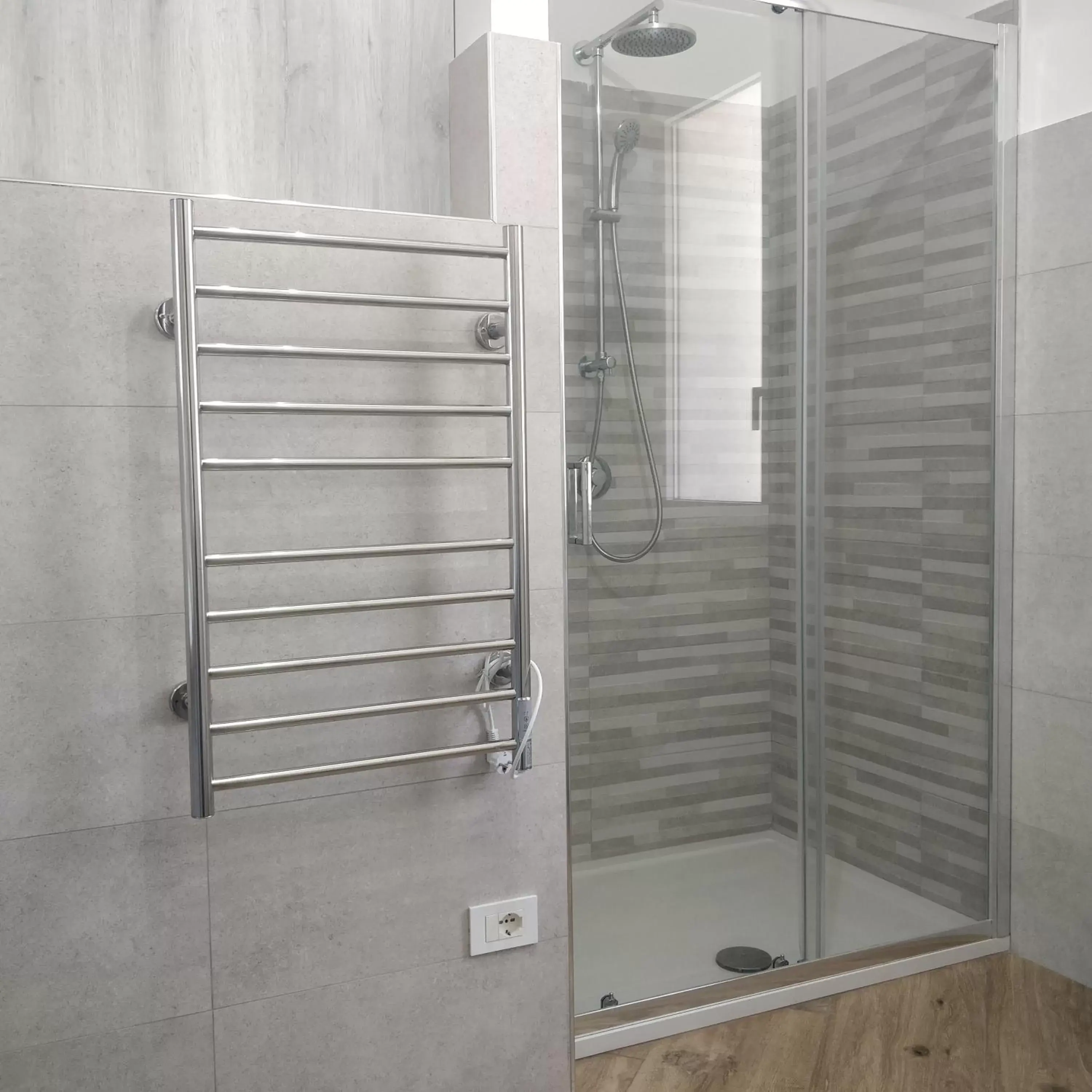 Shower, Bathroom in ALBARIA ROOMS-APARTMENTS