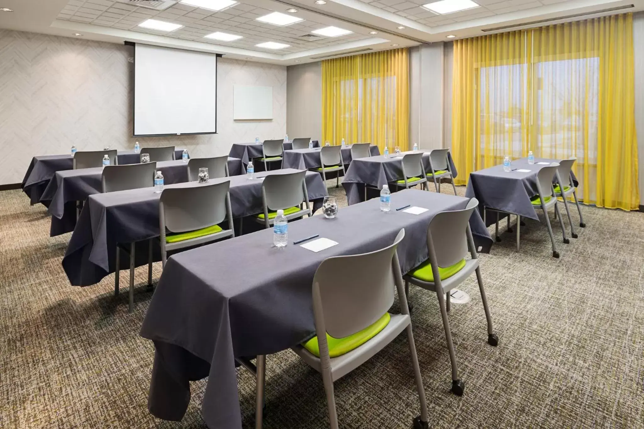 Meeting/conference room in SpringHill Suites by Marriott Denver Airport