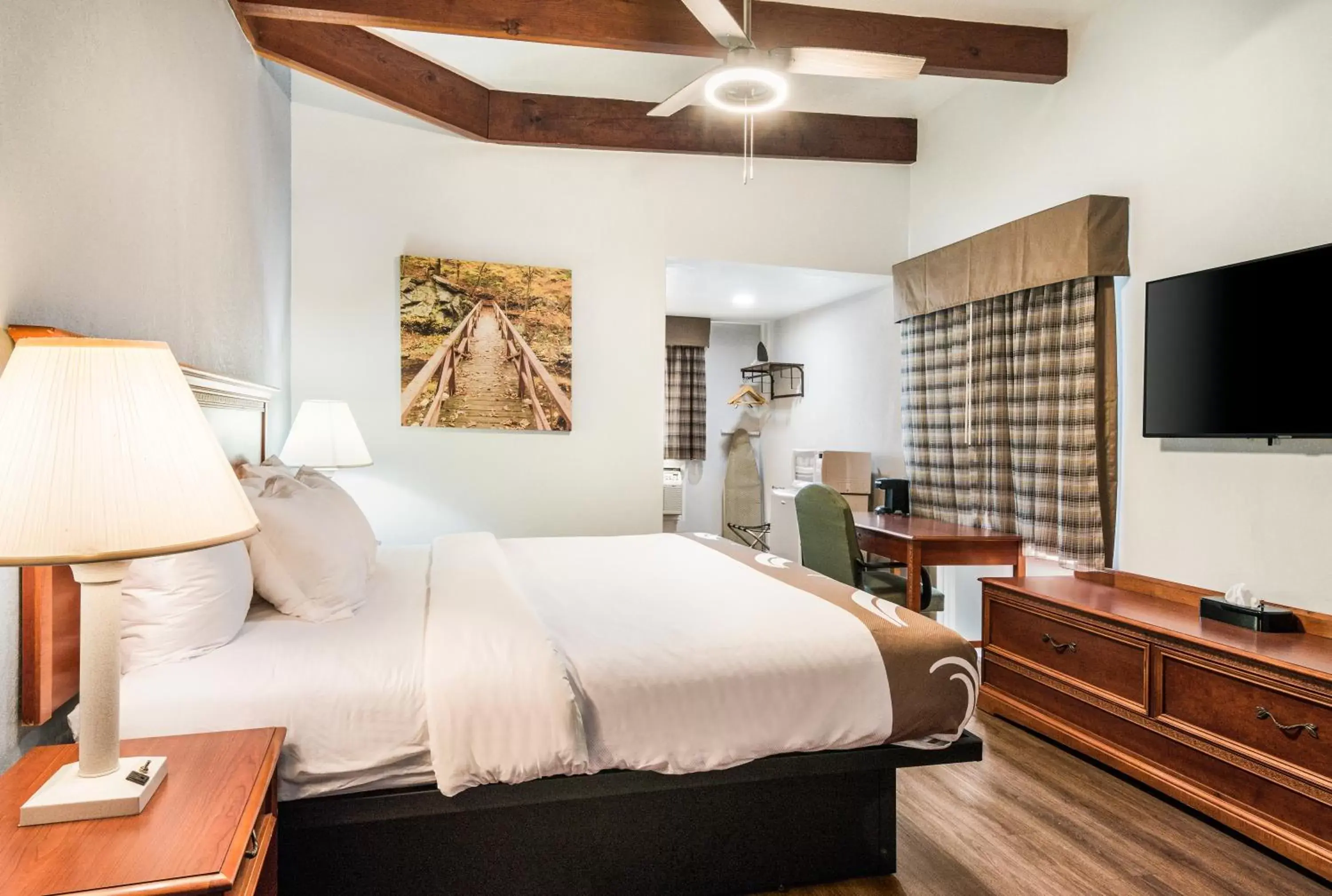 King Room - Accessible/Non Smoking in Quality Inn - On The Lake Clarksville-Boydton King Room - Accessible/Non Smoking in Quality Inn - On The Lake Clarksville-Boydton