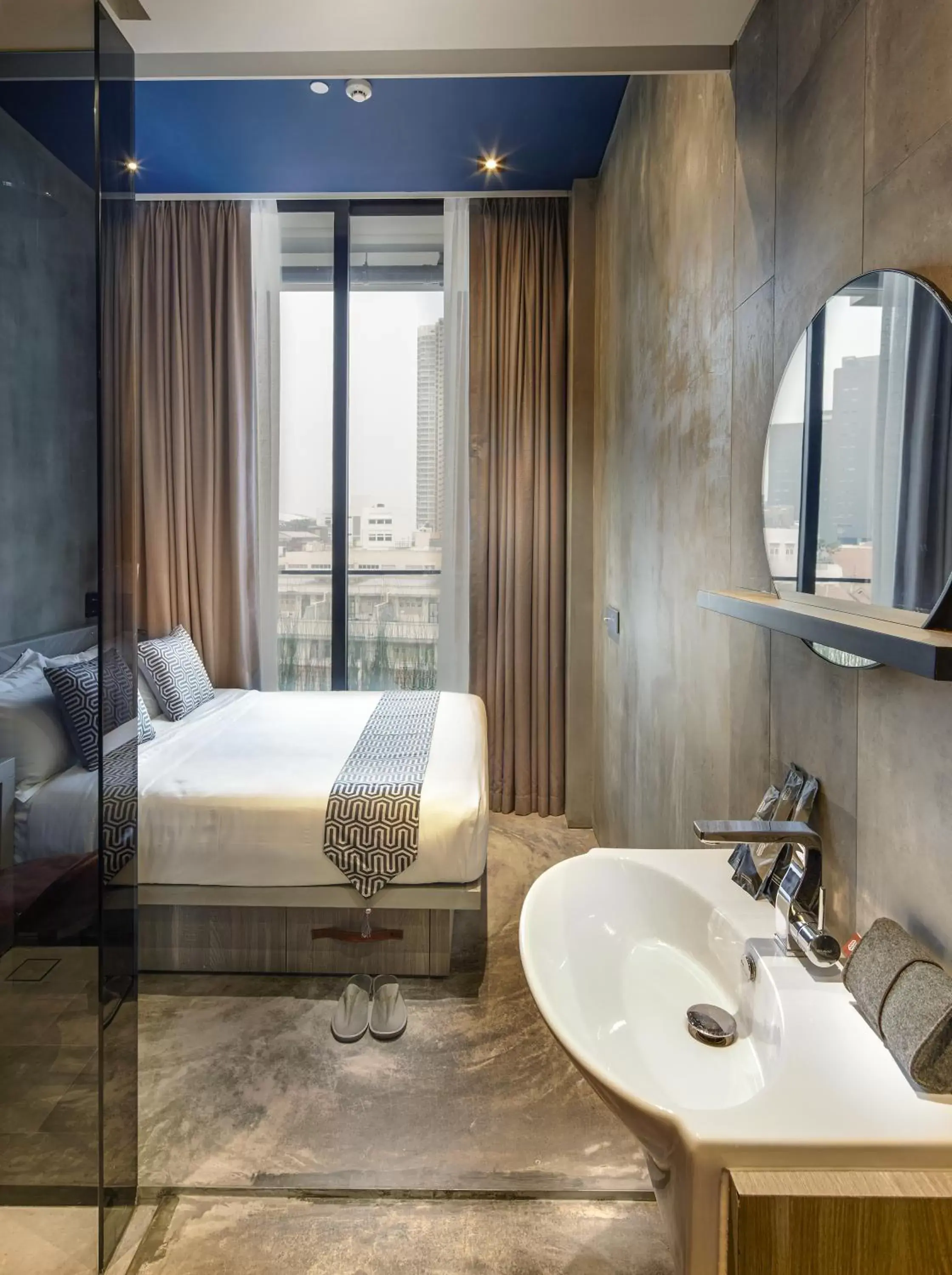 Bedroom, Bathroom in Hotel Yan