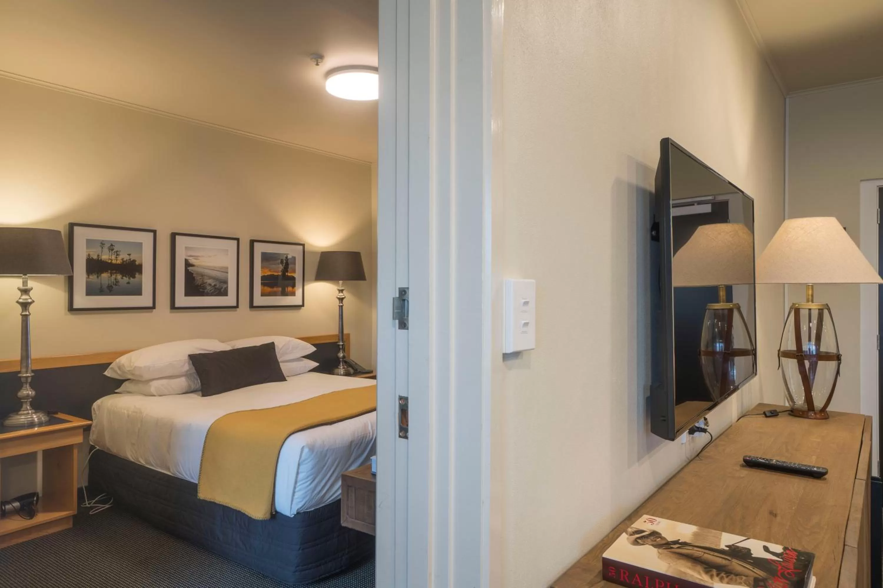 Bed in The Ashley Hotel Greymouth