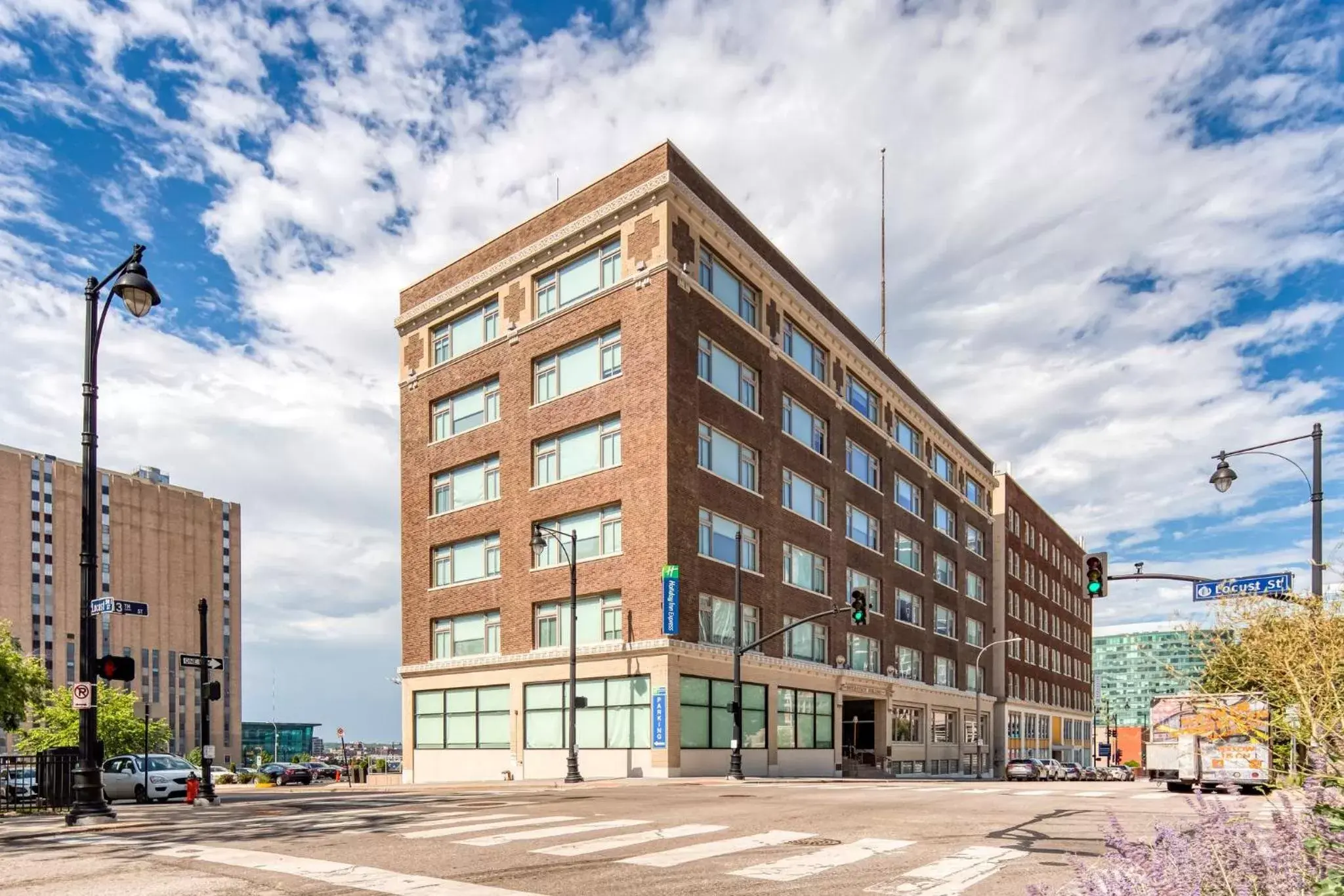 Property Building in Holiday Inn Express - Kansas City Downtown, an IHG Hotel