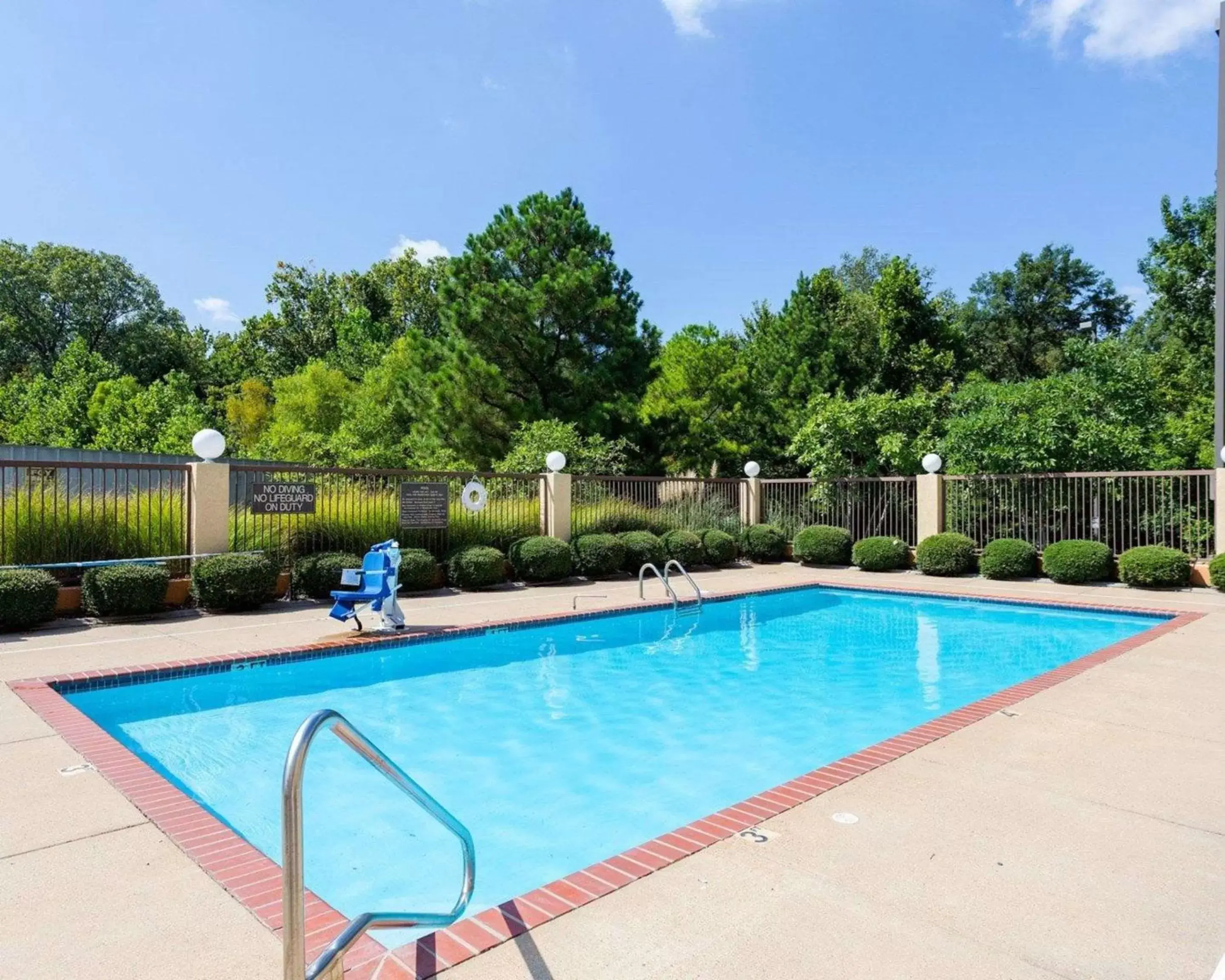 On site, Swimming Pool in Comfort Inn Horn Lake - Southaven