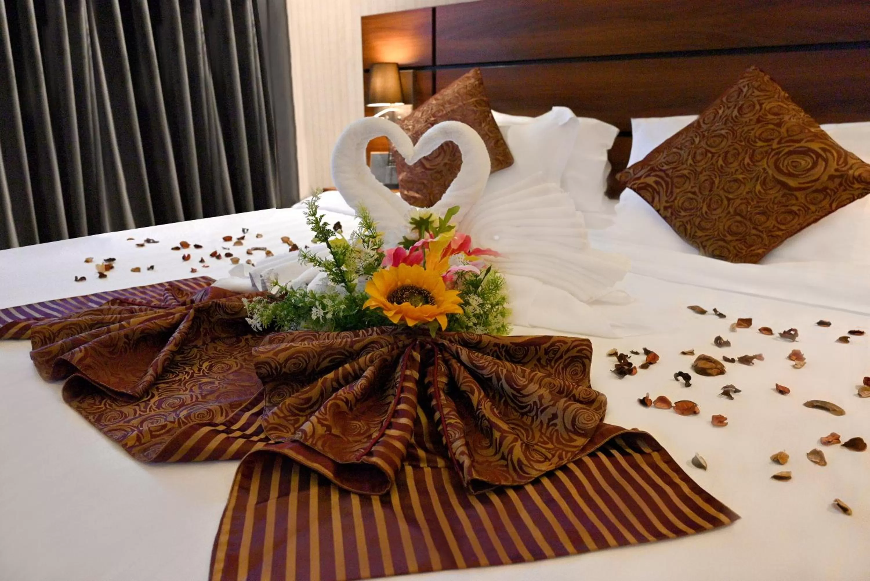 Bed in Q Suites Jeddah by EWA - Managed by HMH