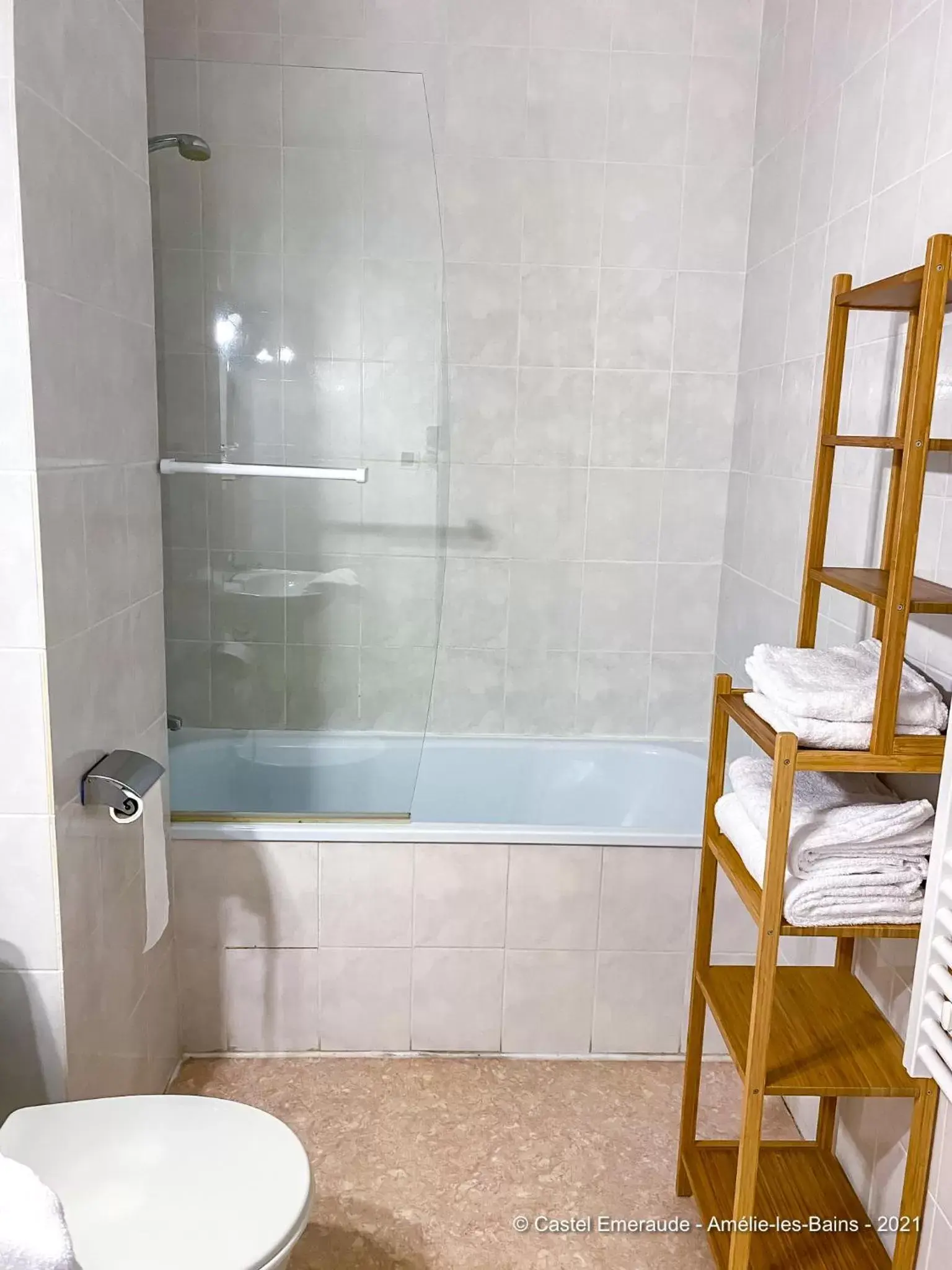 Bathroom in Appart'Hotel Castel Emeraude, Charme et Caractère