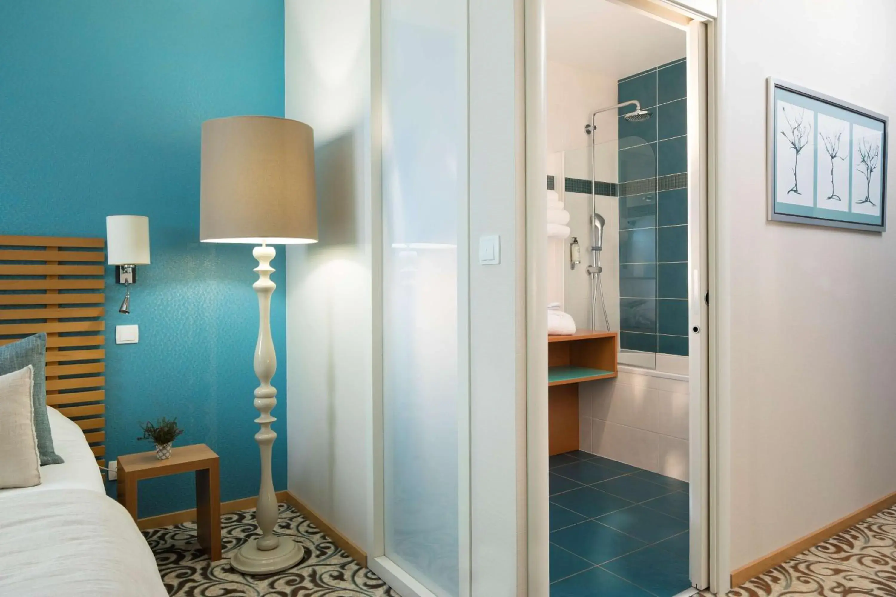 Photo of the whole room, Bathroom in Best Western Plus Hotel De La Regate