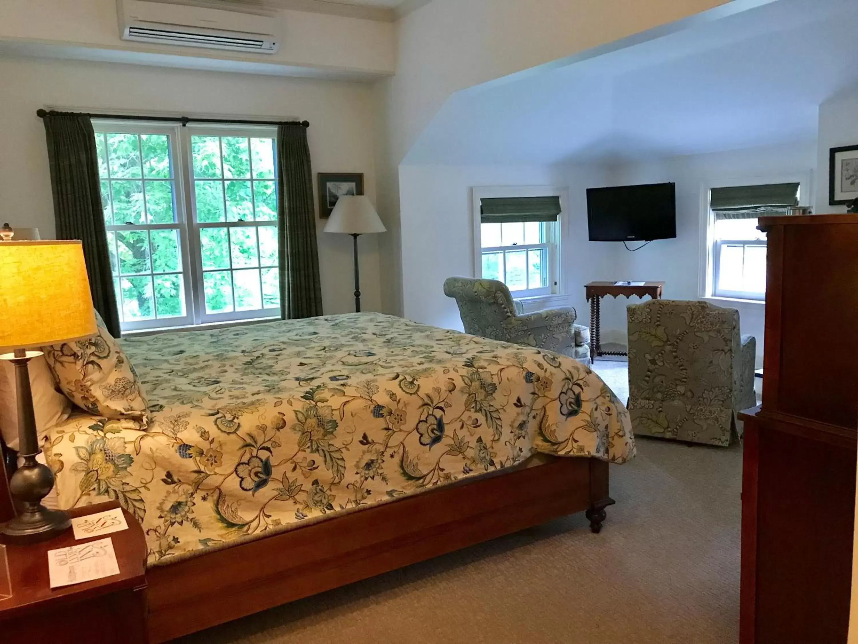 Bed in The Old Lyme Inn