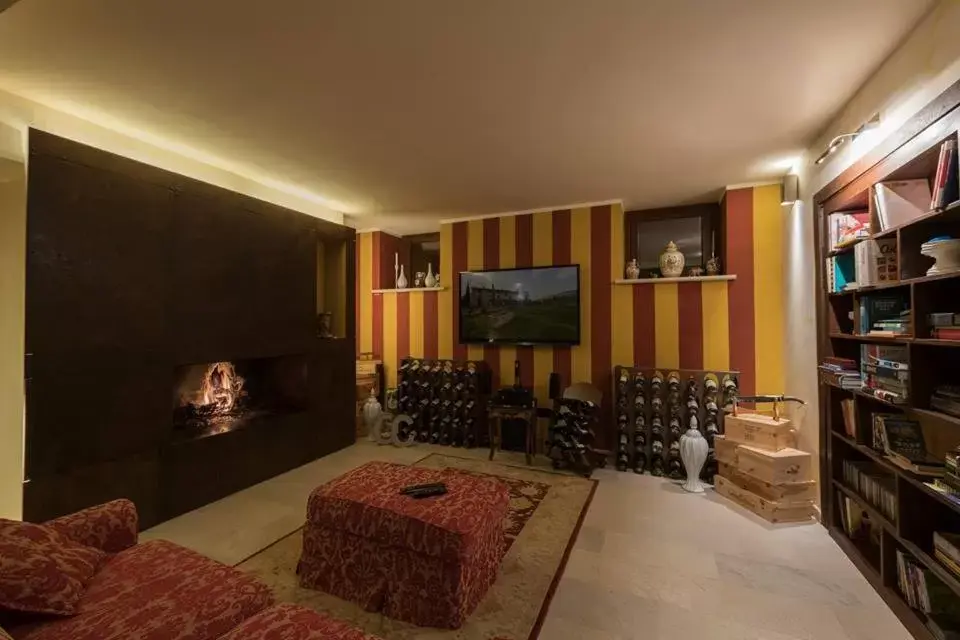 Communal lounge/ TV room in Tenuta San Masseo - boutique farm resort & SPA
