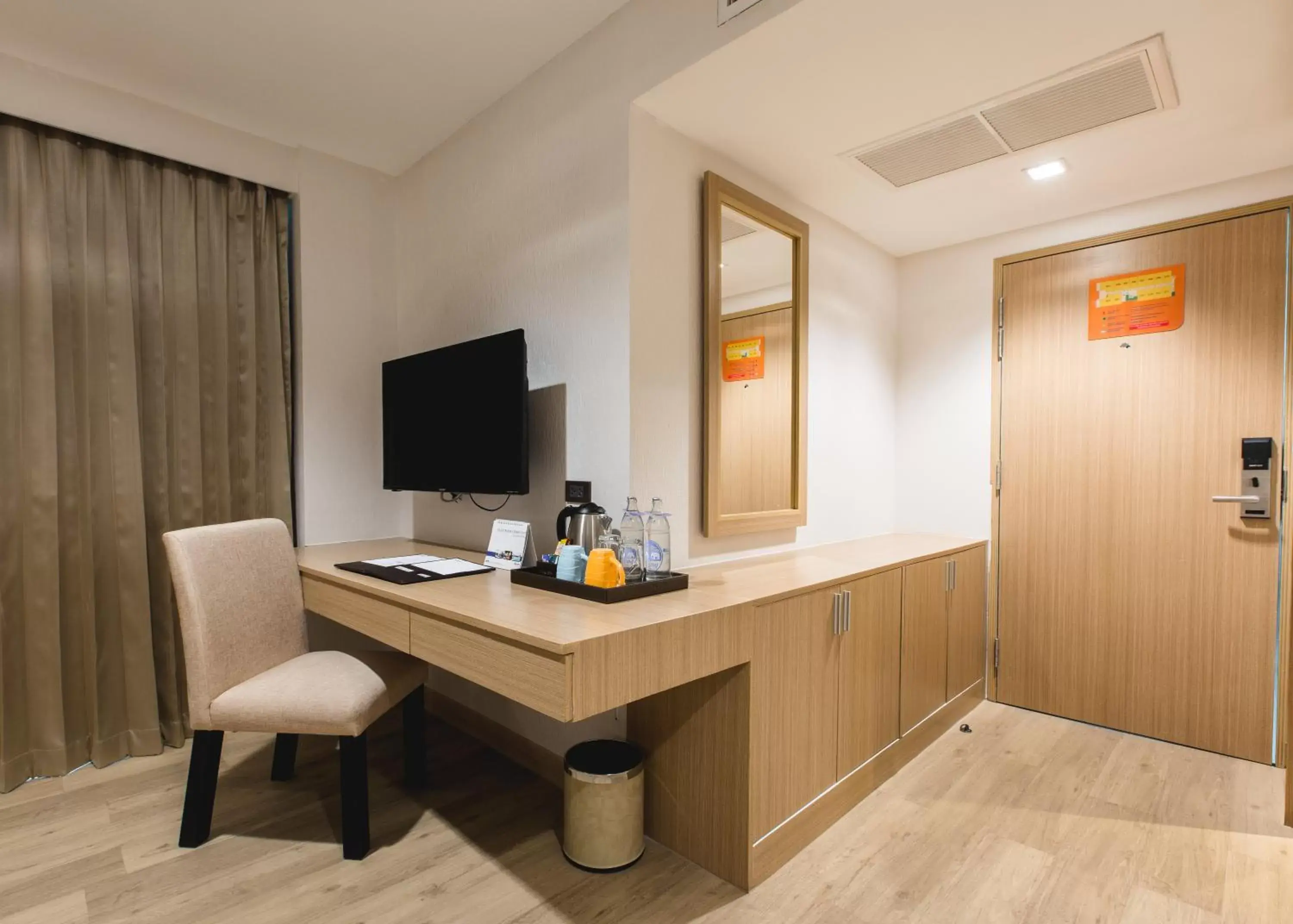 Bedroom, TV/Entertainment Center in Adelphi Pattaya - SHA Extra Plus