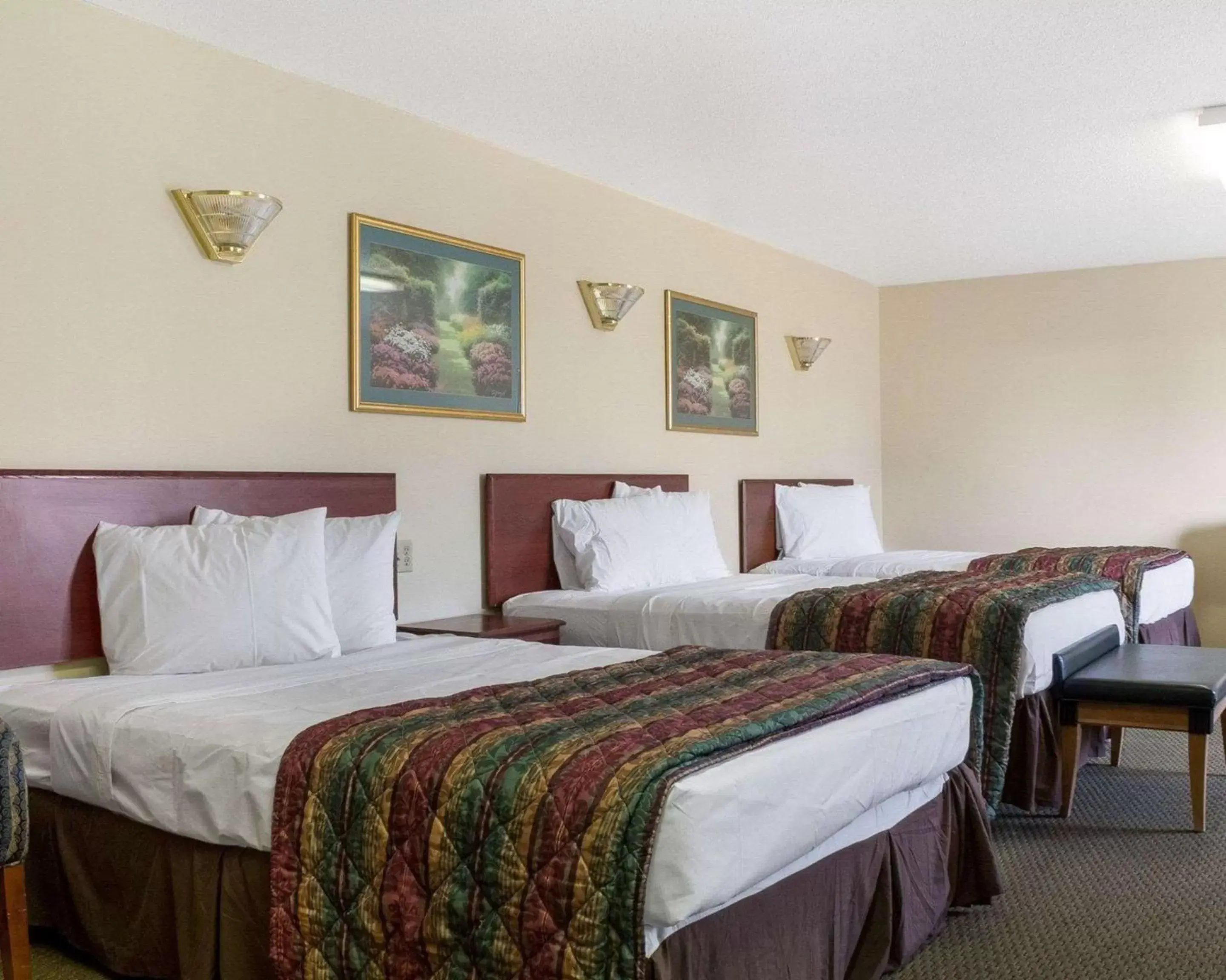 Photo of the whole room, Bed in Rodeway Inn West Fargo