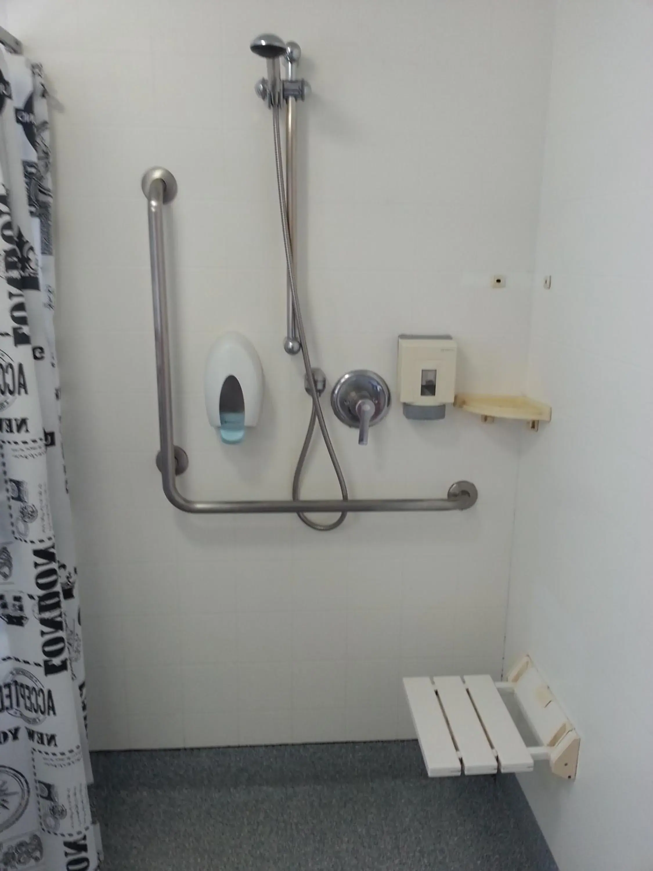Shower, Bathroom in AAA Northlands Motel
